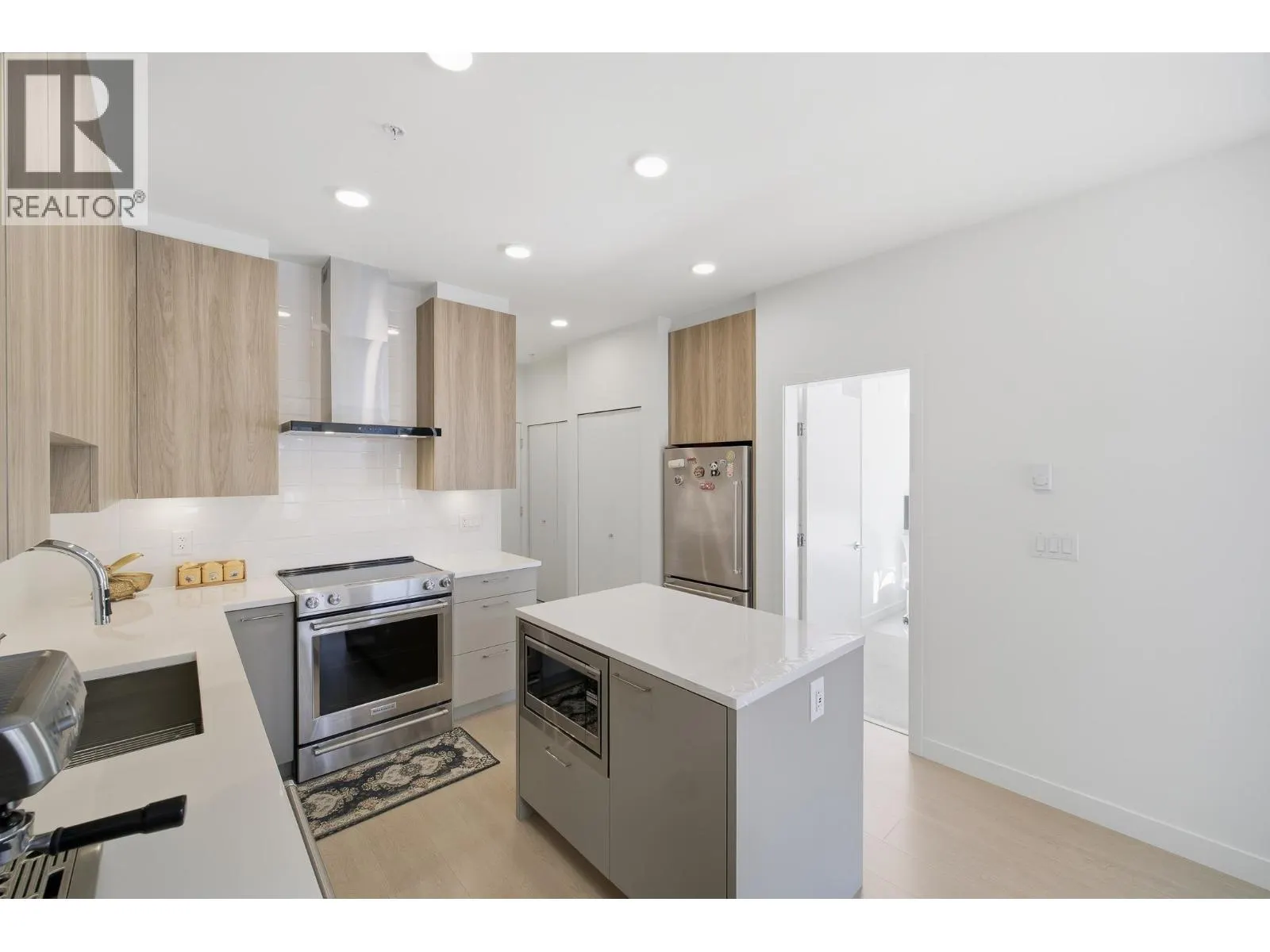 309 7588 16TH STREET