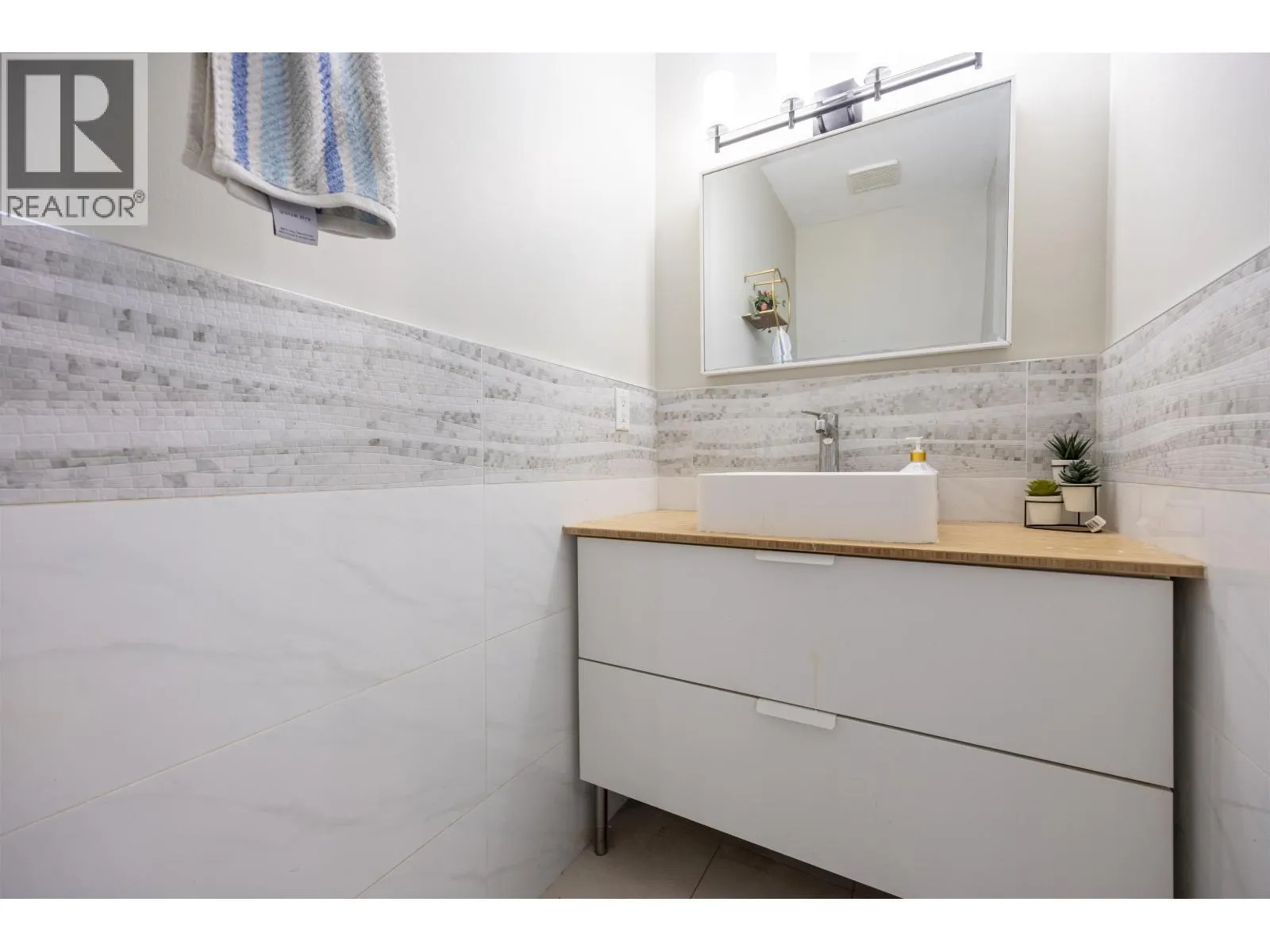 180 100 LAVAL STREET