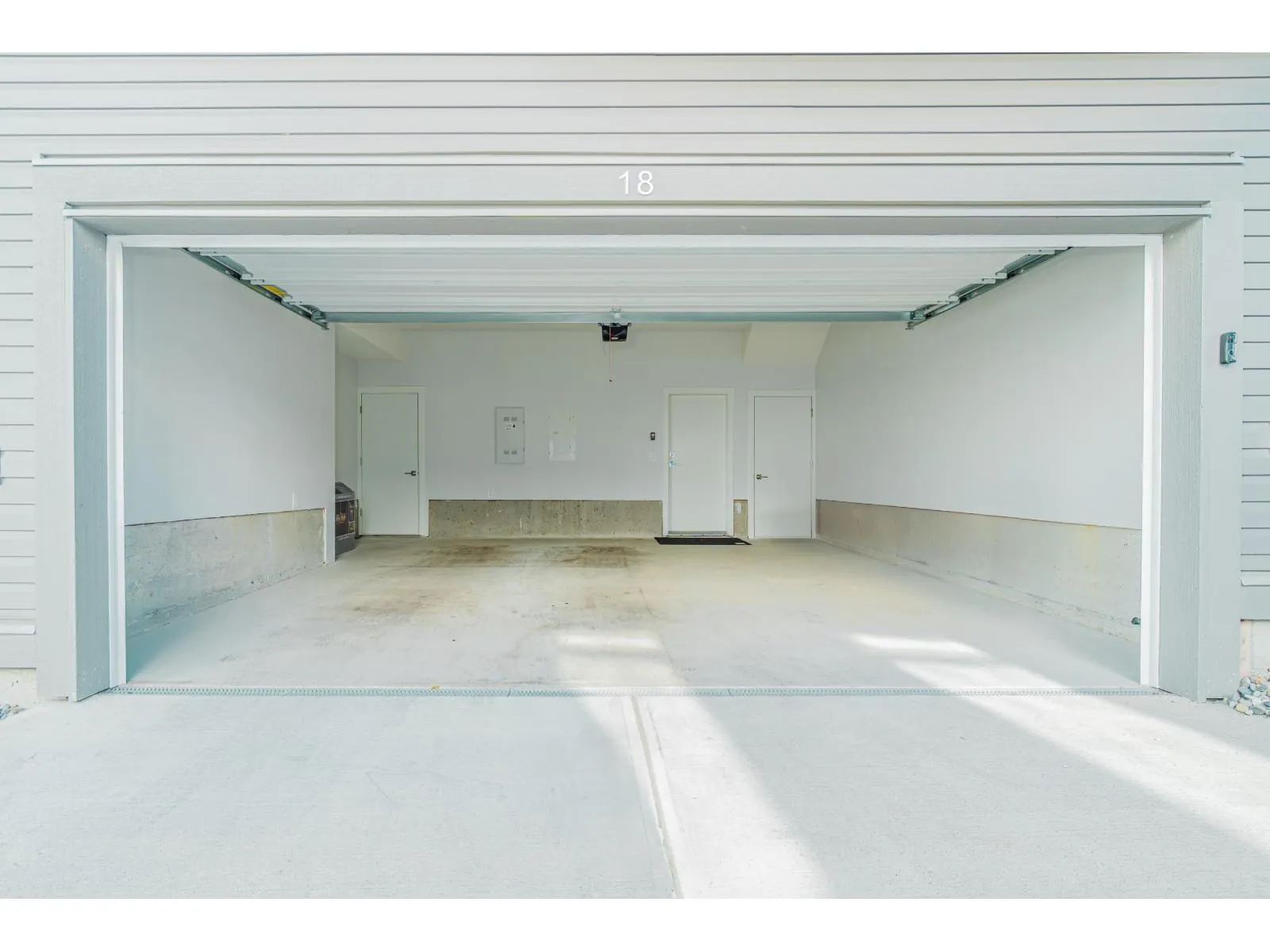18 2070 OAK MEADOWS DRIVE