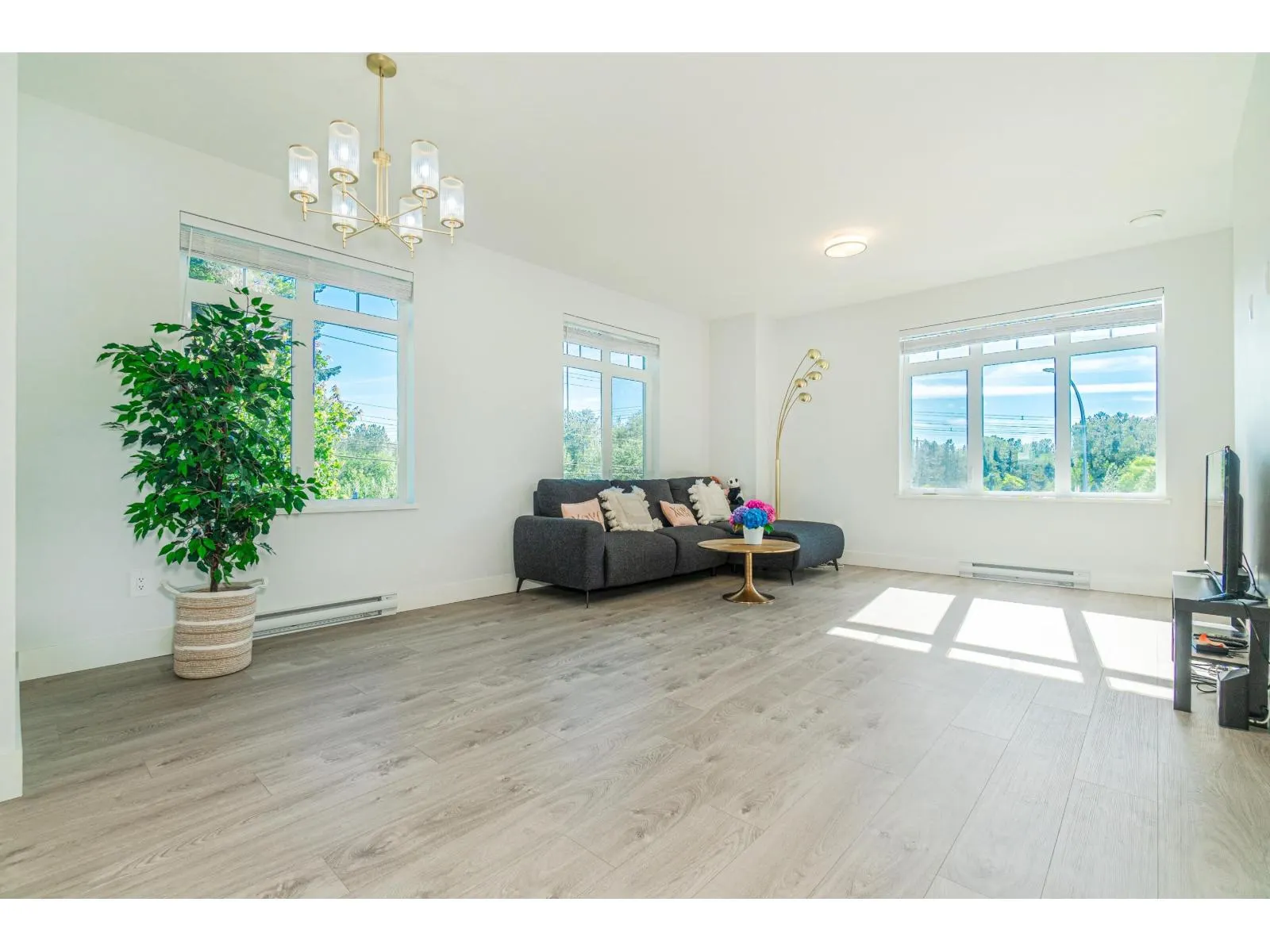 18 2070 OAK MEADOWS DRIVE