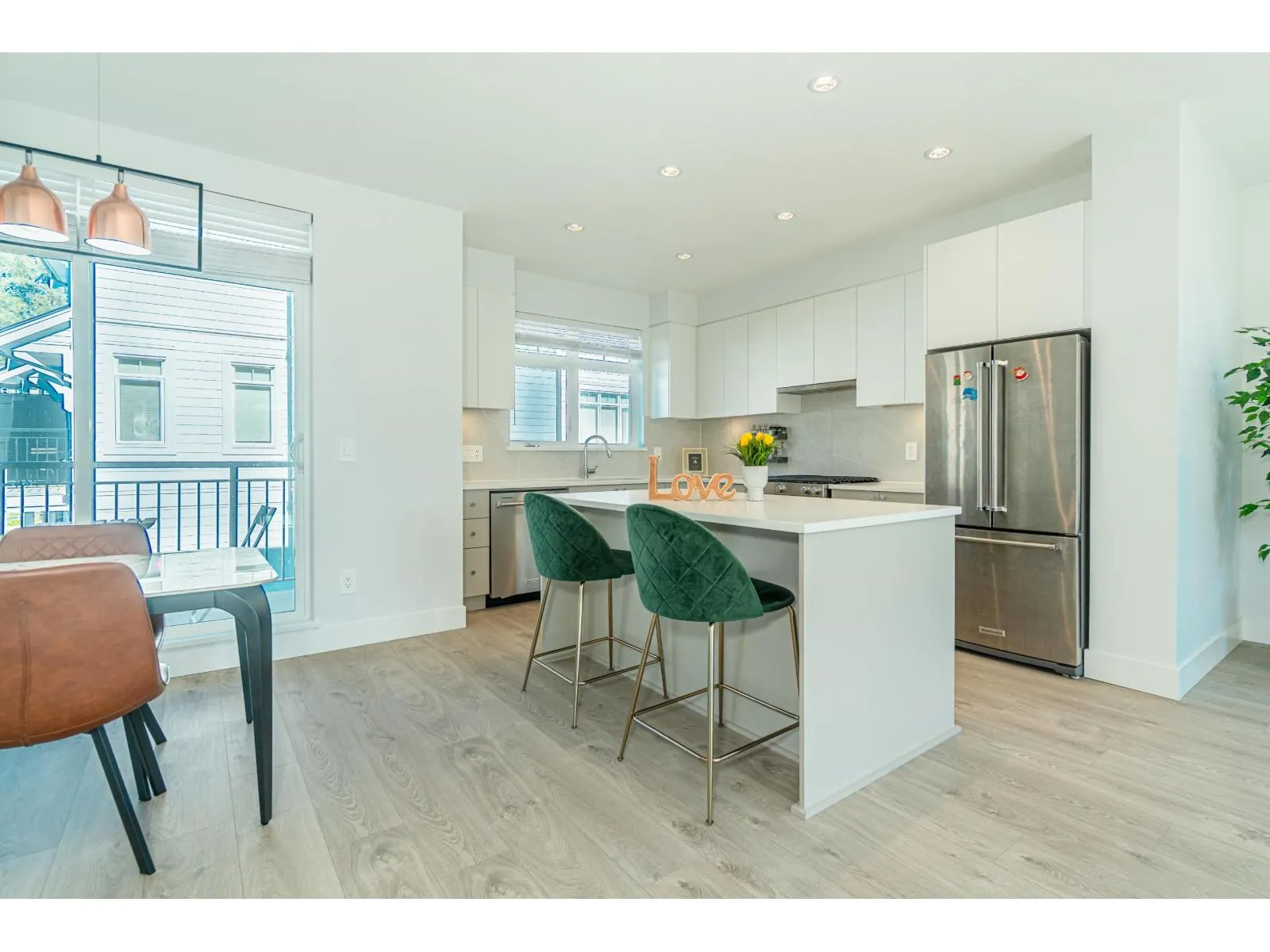18 2070 OAK MEADOWS DRIVE