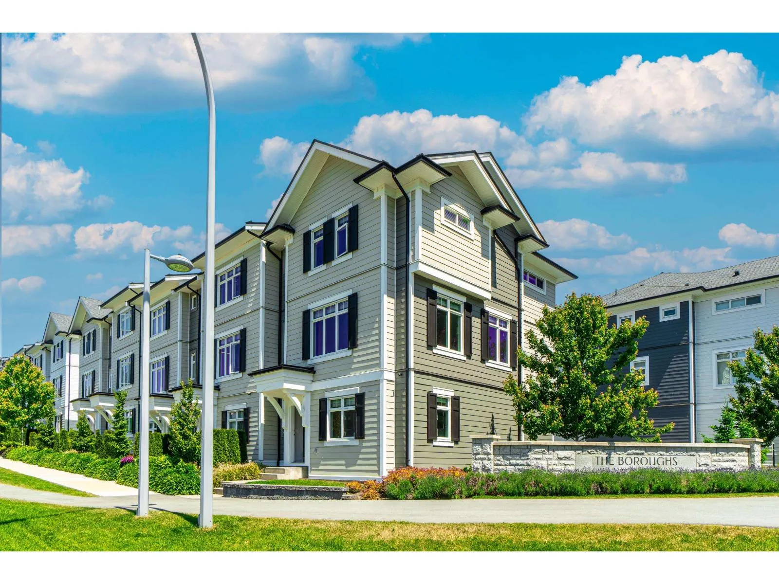 18 2070 OAK MEADOWS DRIVE