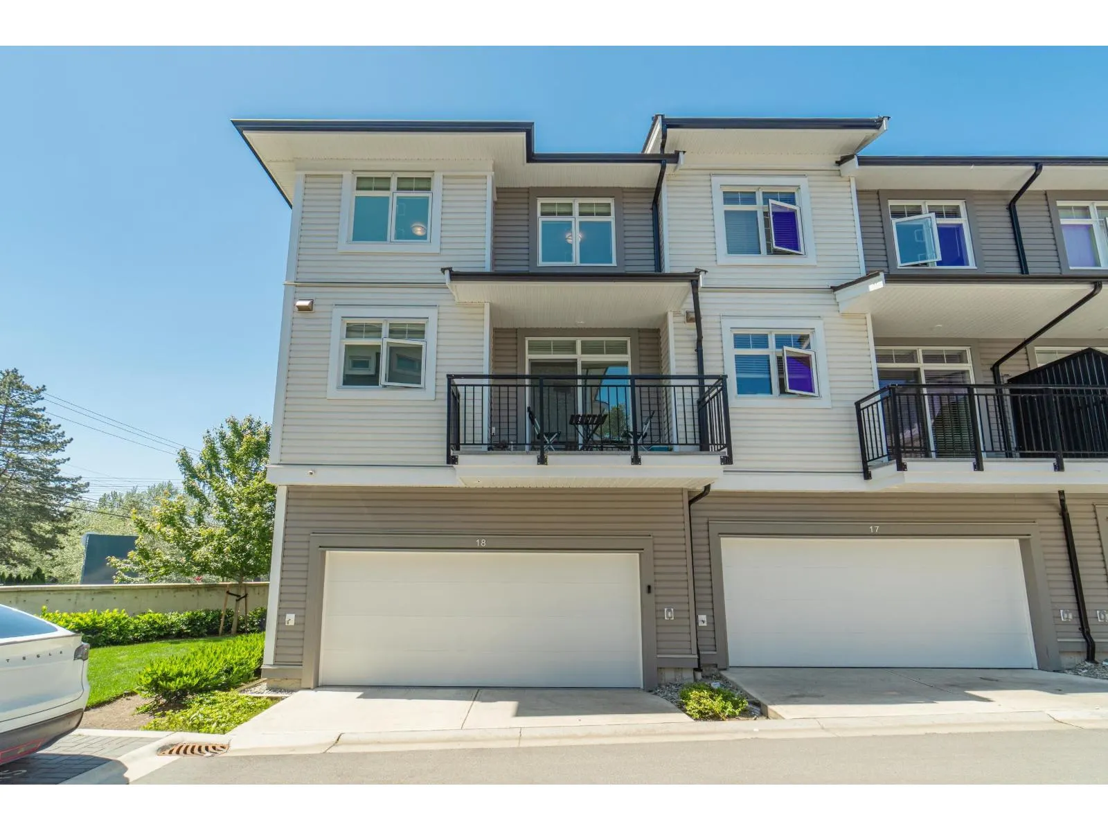 18 2070 OAK MEADOWS DRIVE