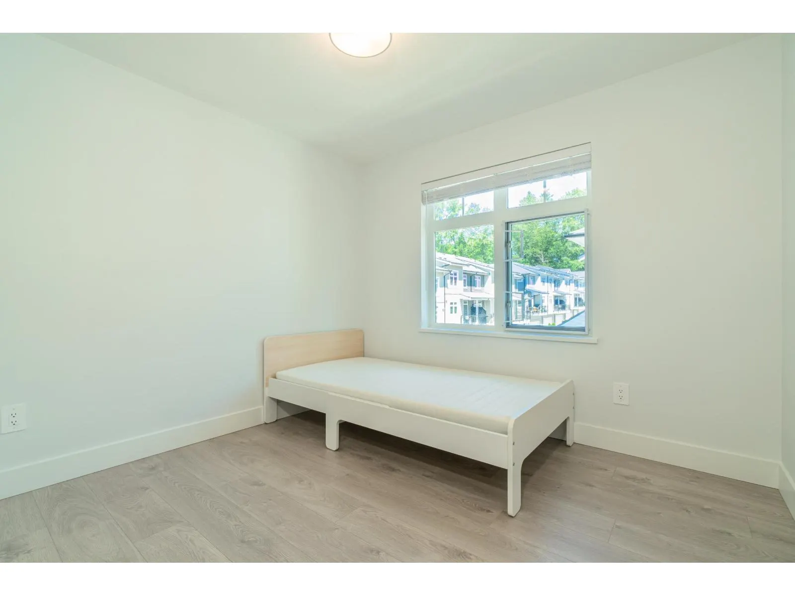 18 2070 OAK MEADOWS DRIVE