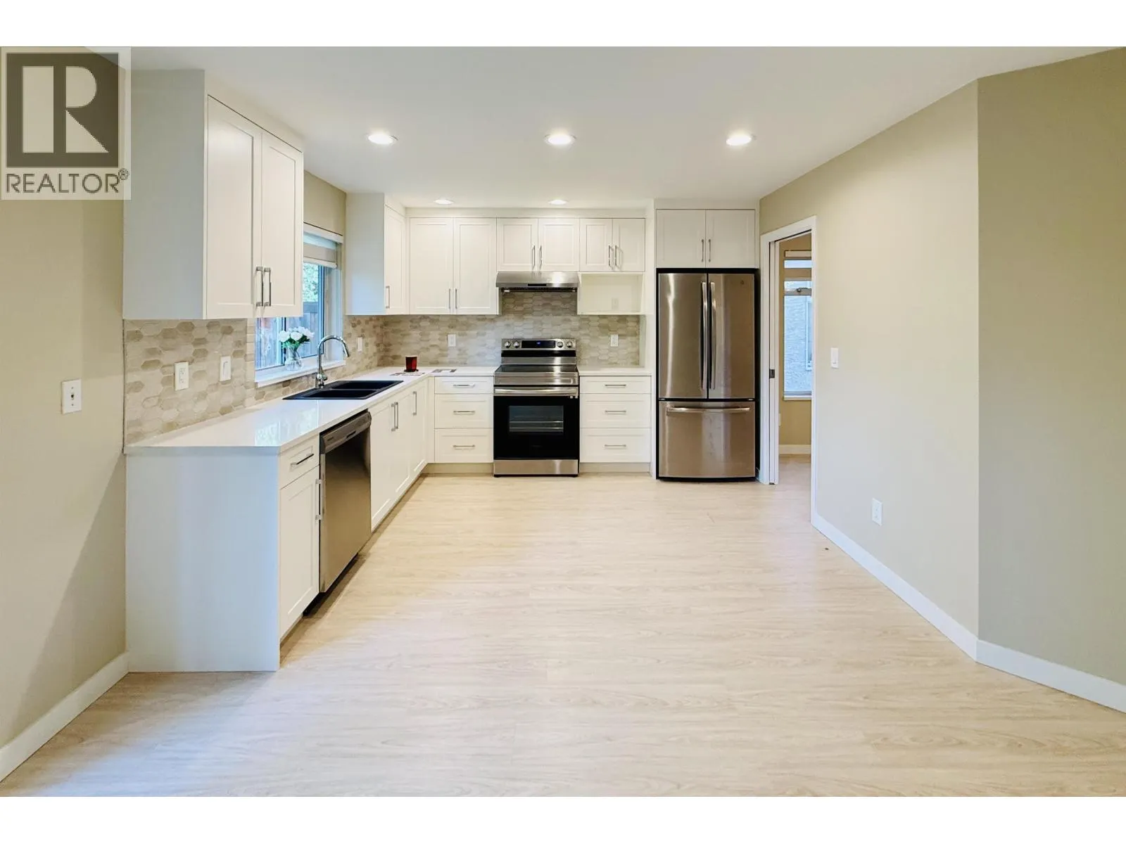 3 10000 FISHER GATE