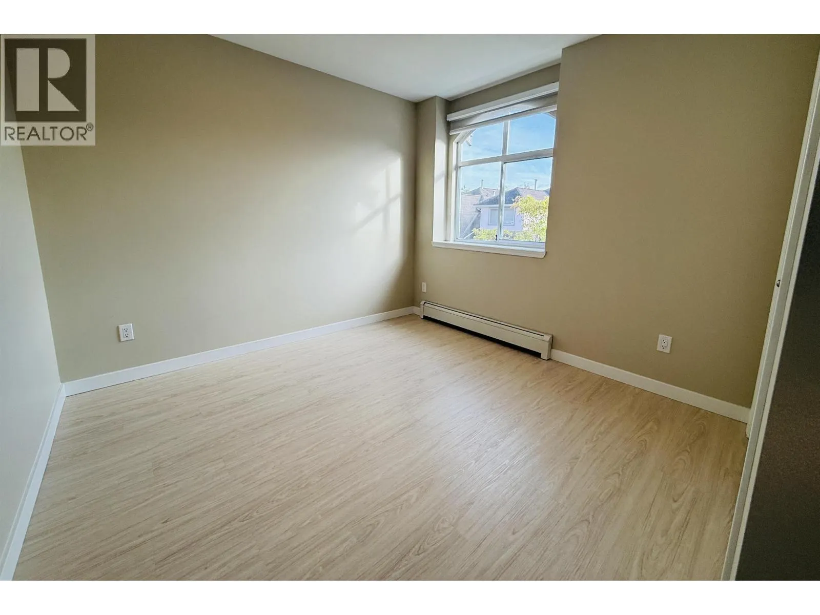 3 10000 FISHER GATE