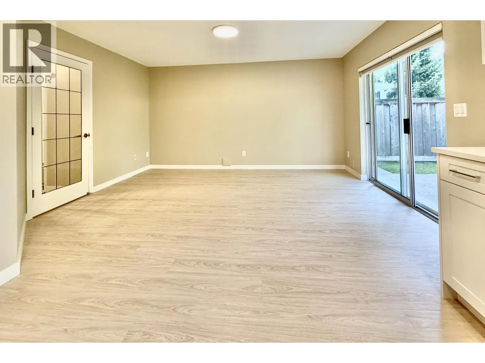 3 10000 FISHER GATE
