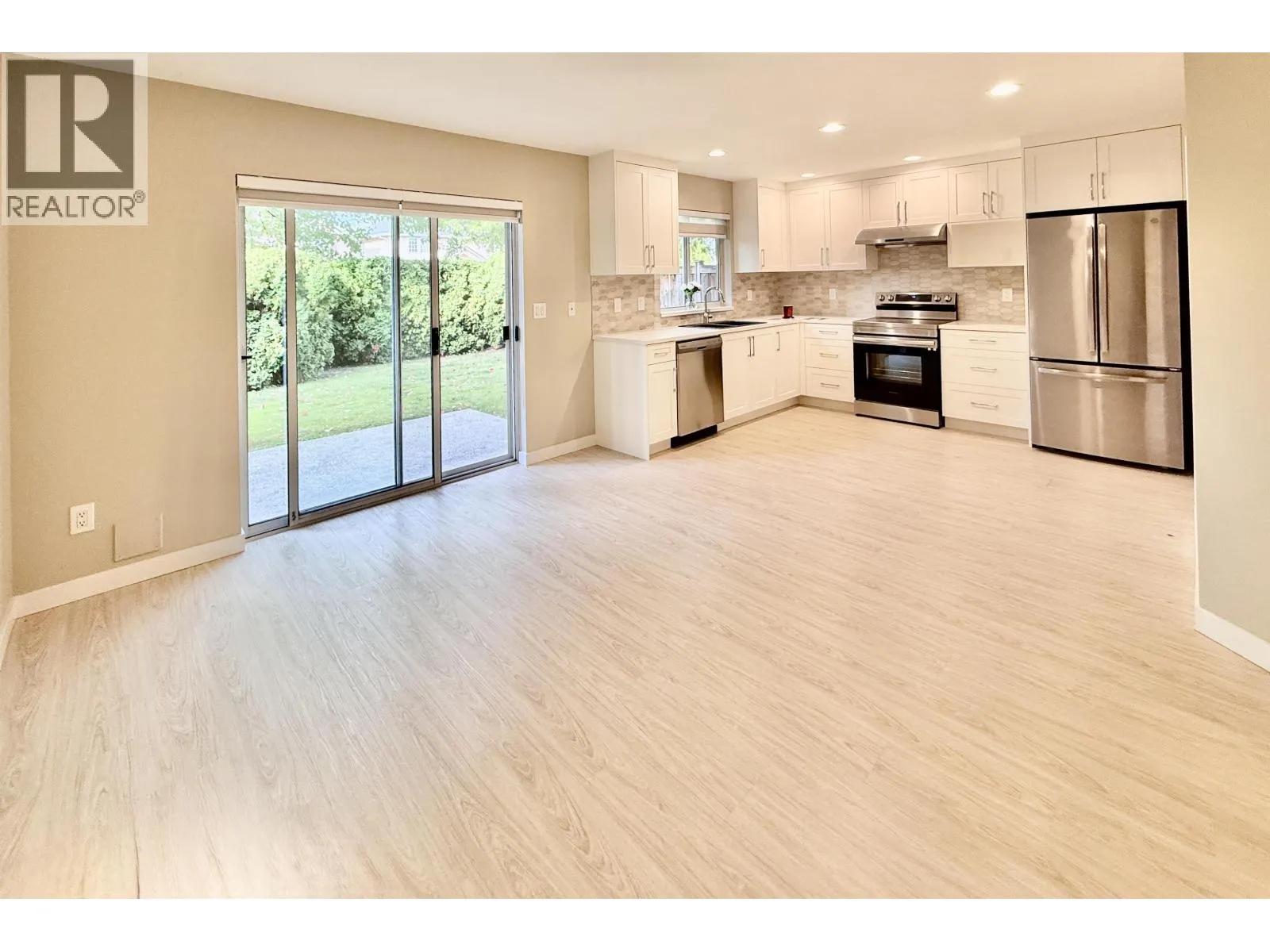 3 10000 FISHER GATE