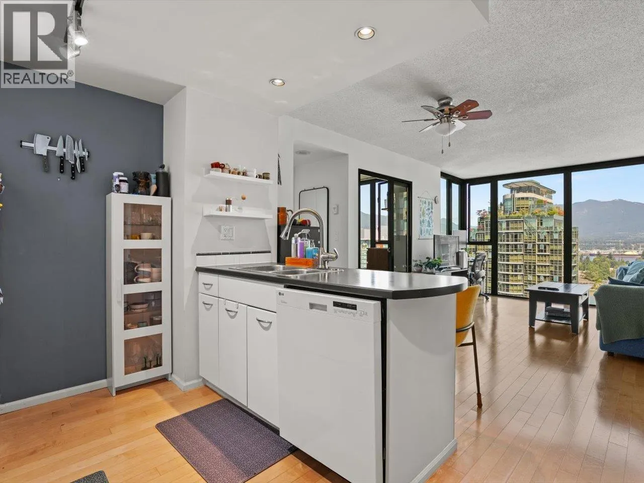 2305 1331 W GEORGIA STREET