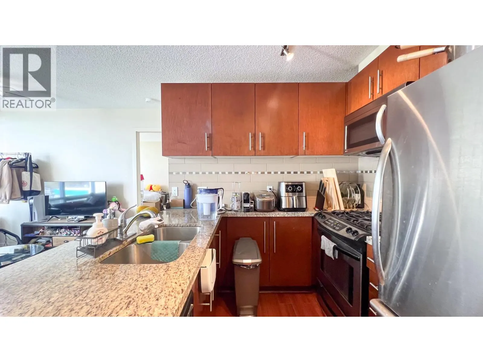 910 8280 LANSDOWNE ROAD