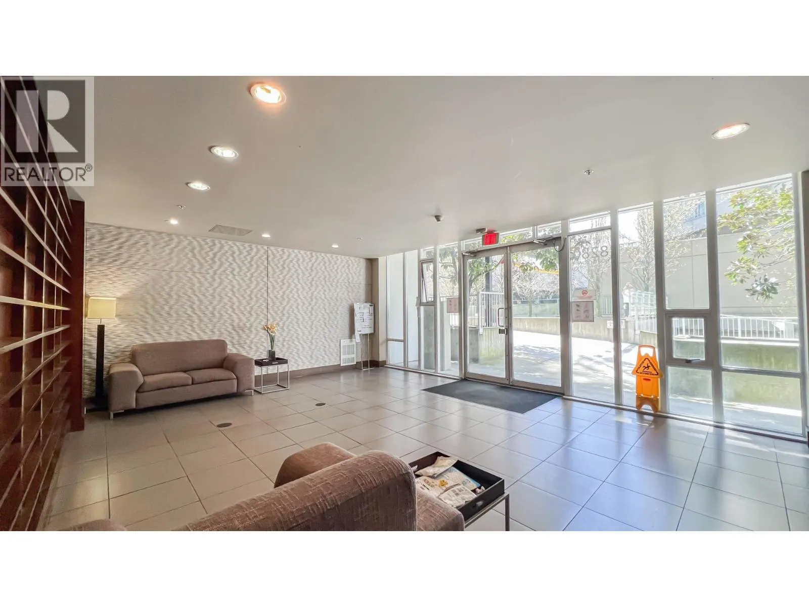 910 8280 LANSDOWNE ROAD