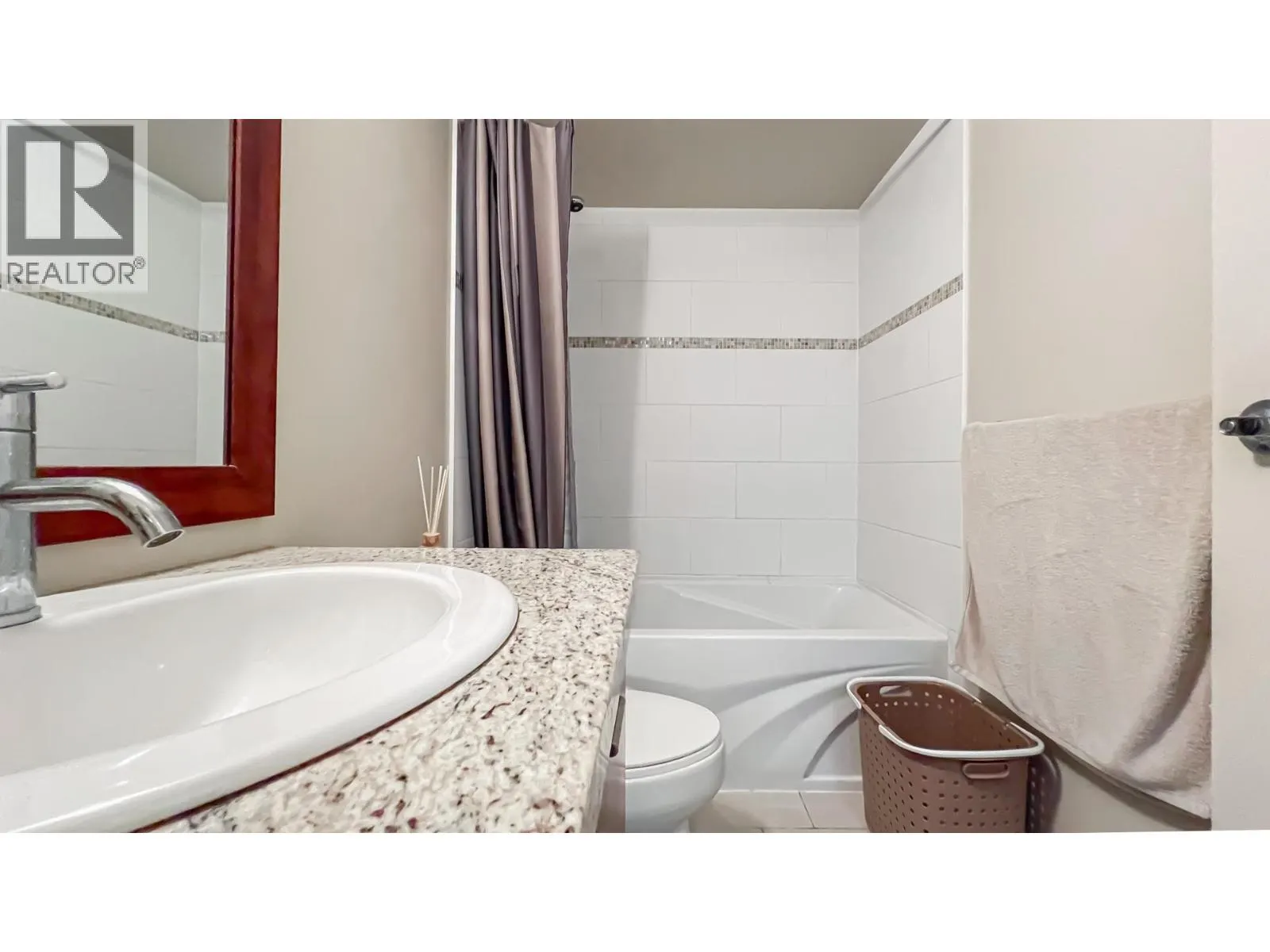 910 8280 LANSDOWNE ROAD