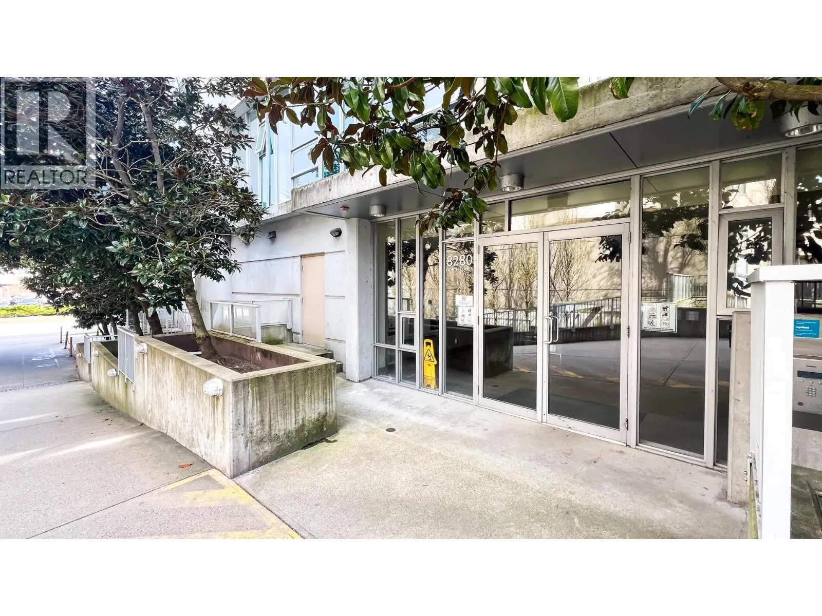 910 8280 LANSDOWNE ROAD