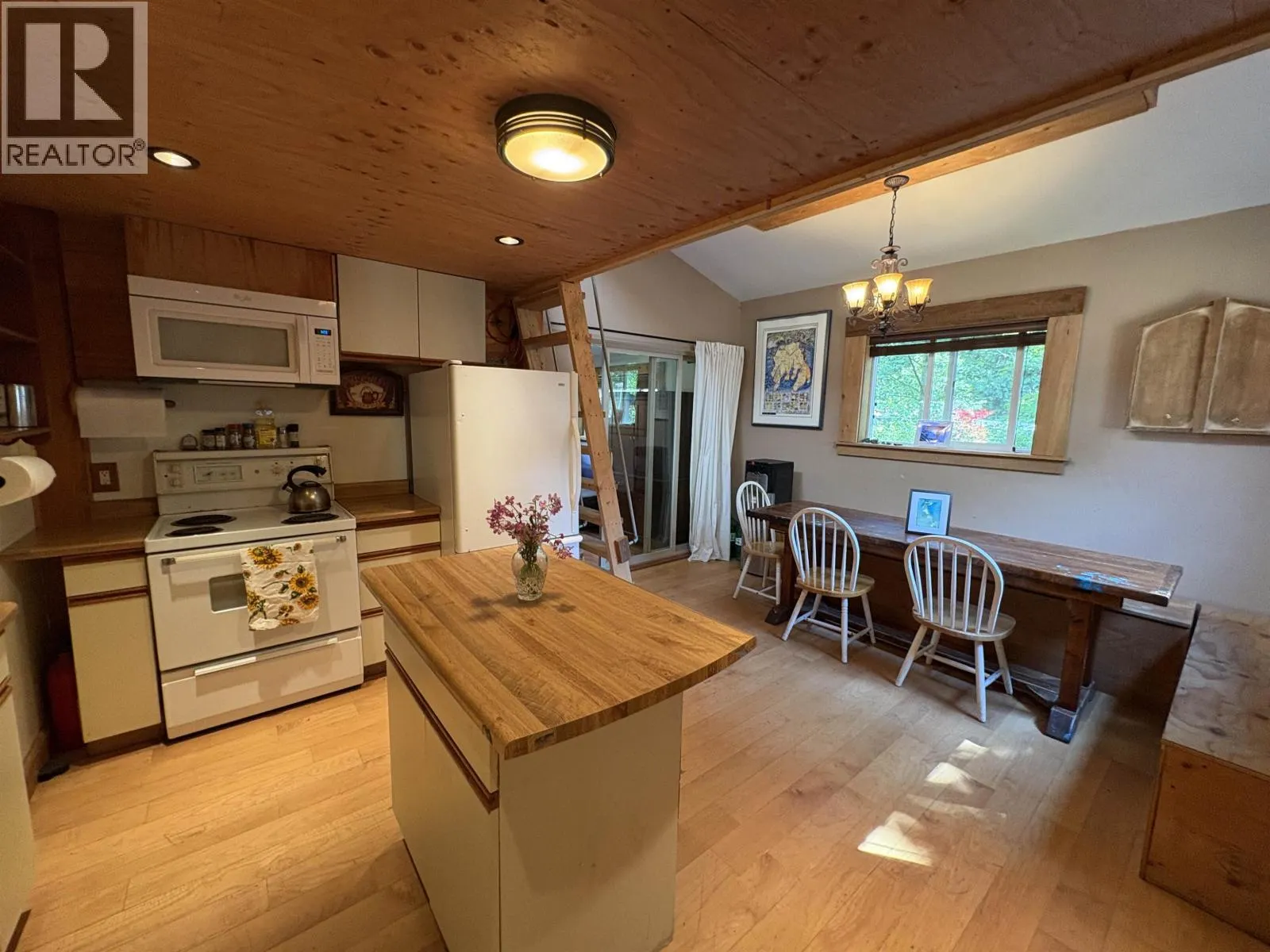 660 ANDY'S BAY ROAD