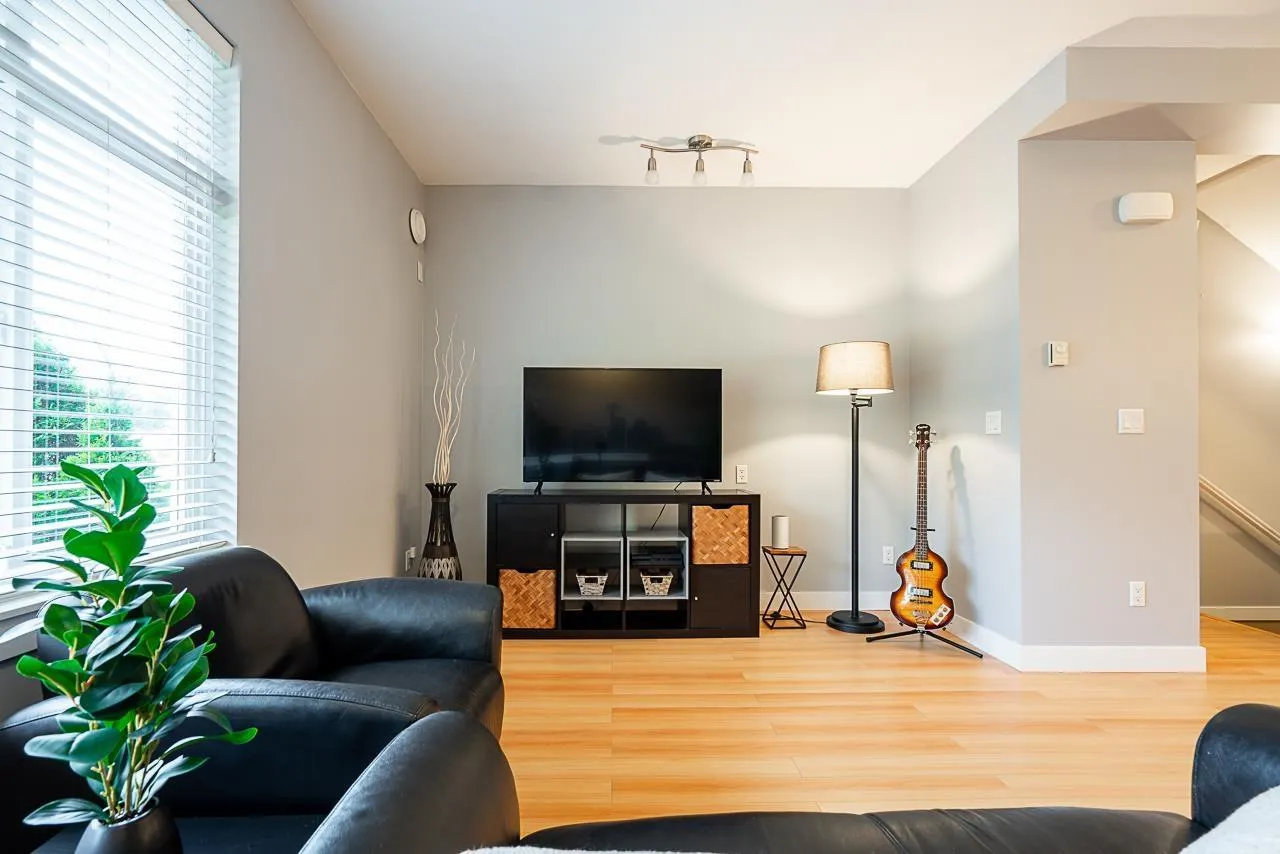 4 13899 LAUREL DRIVE