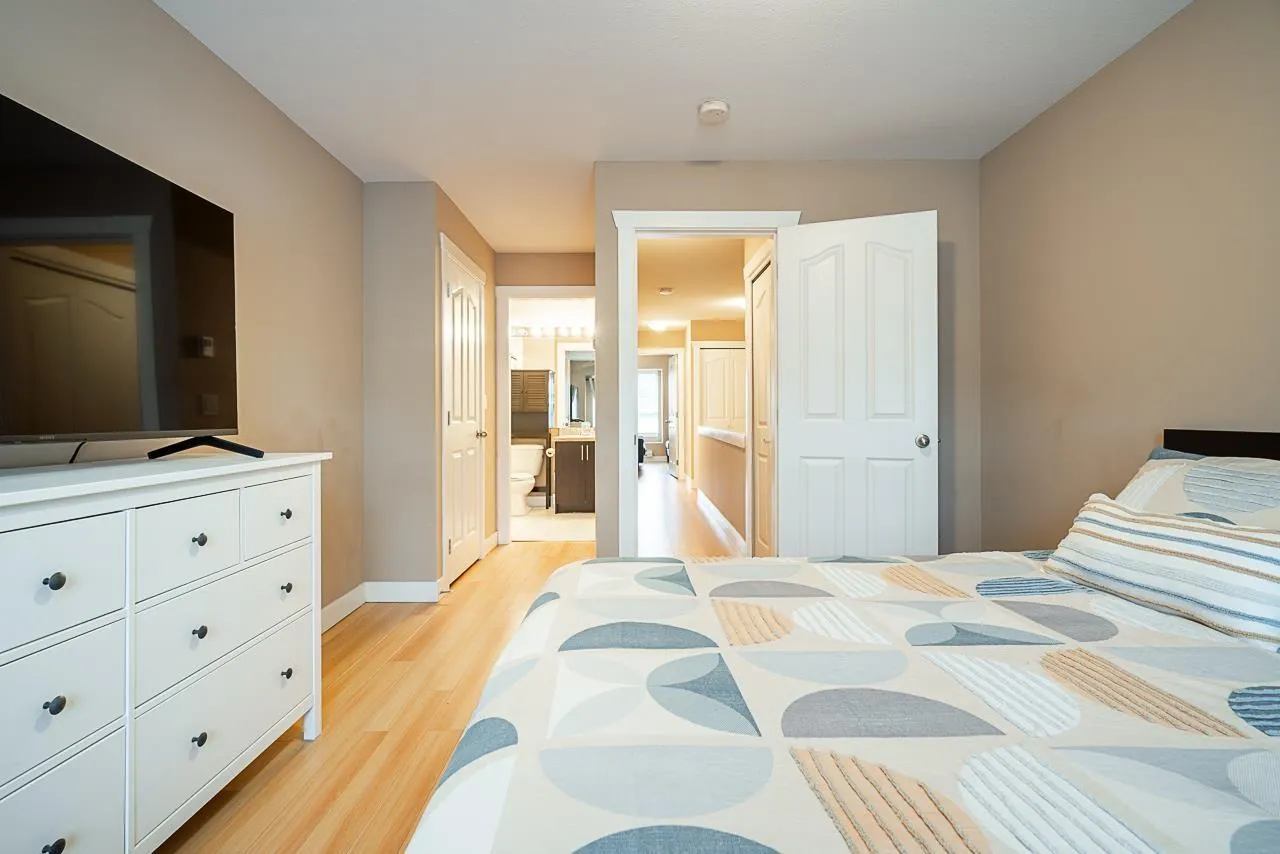 4 13899 LAUREL DRIVE