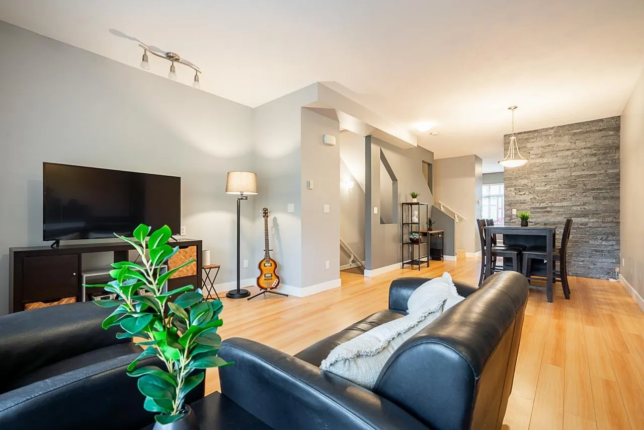 4 13899 LAUREL DRIVE