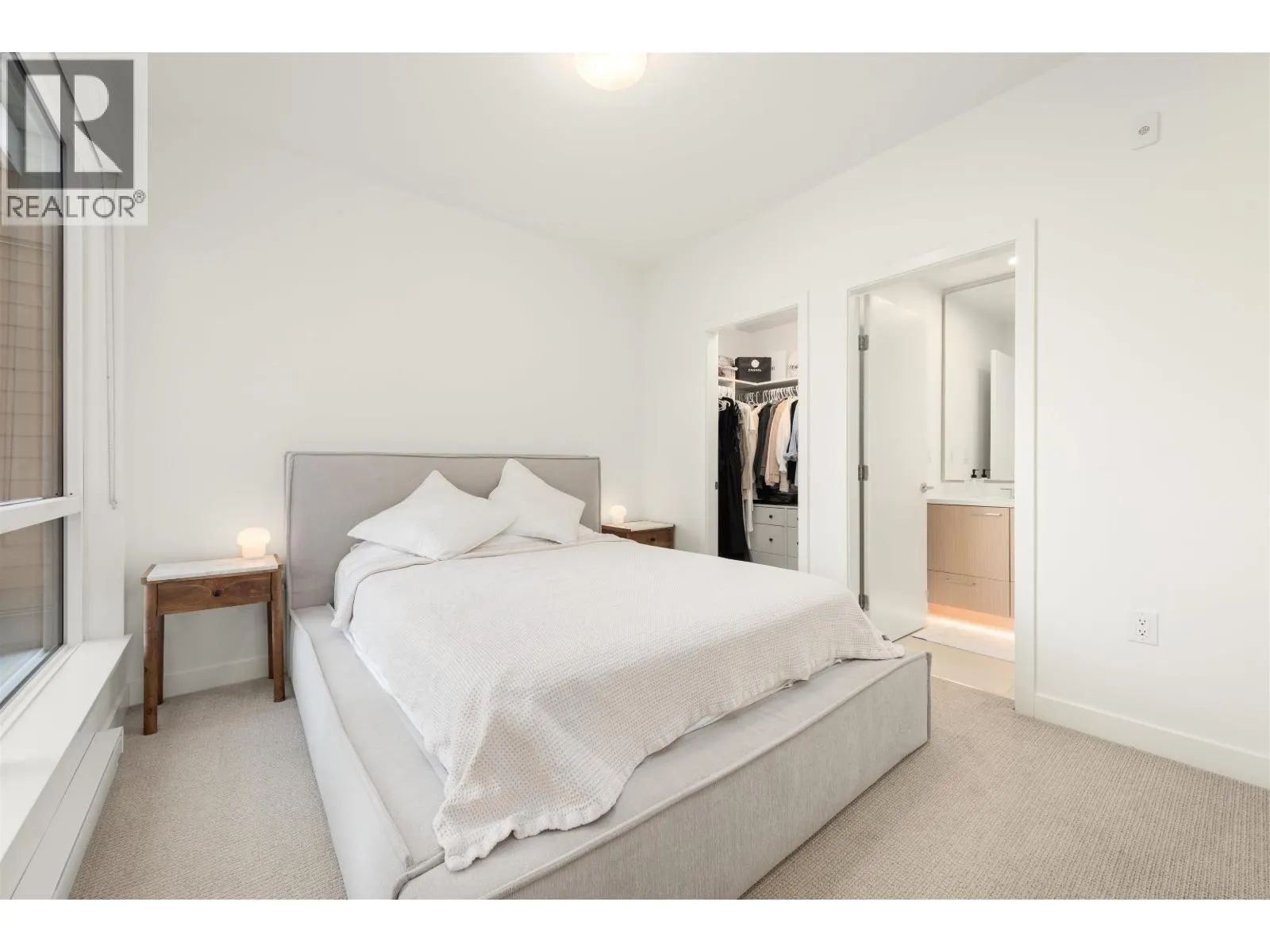 222 7588 16TH STREET