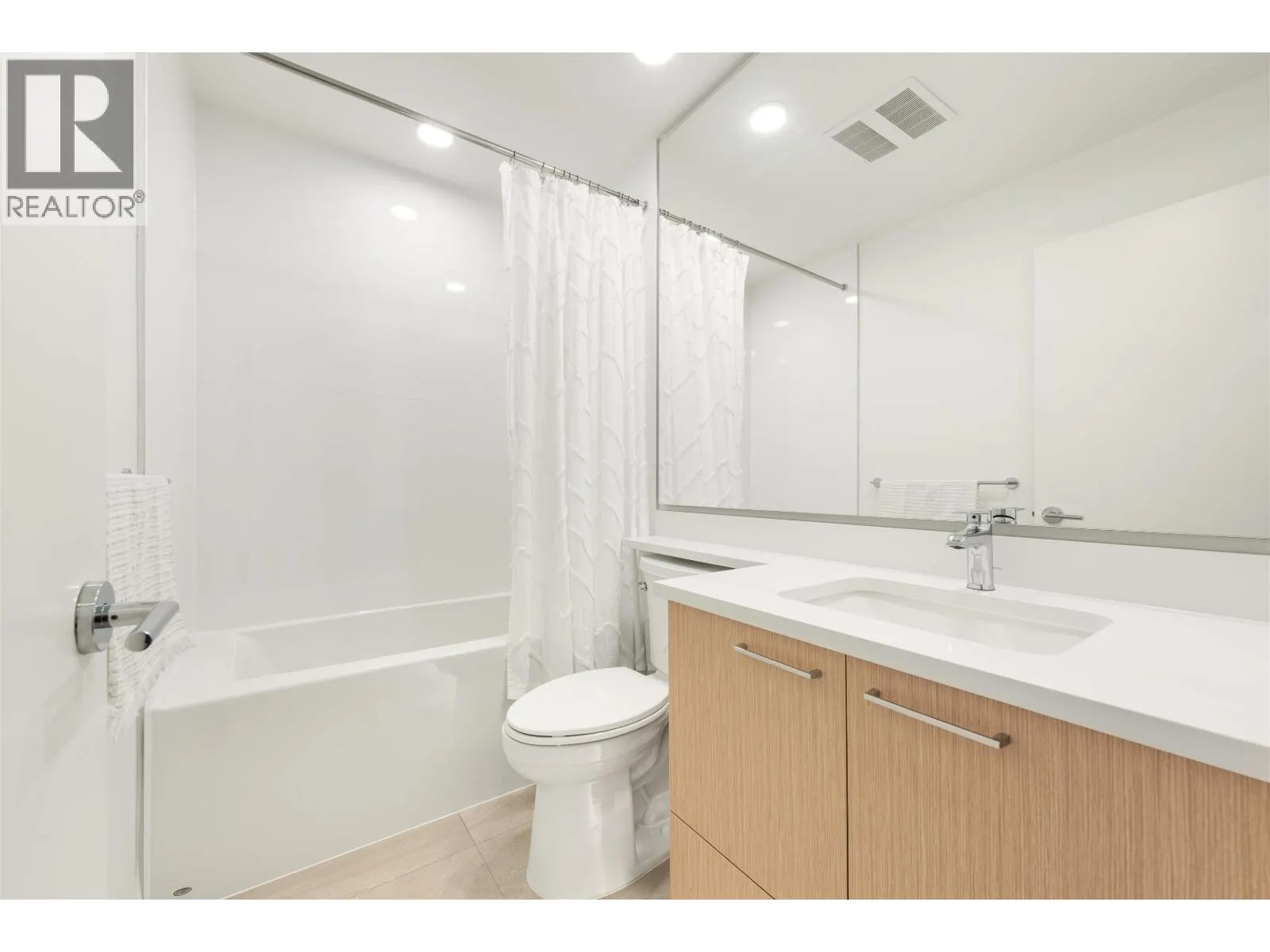 222 7588 16TH STREET