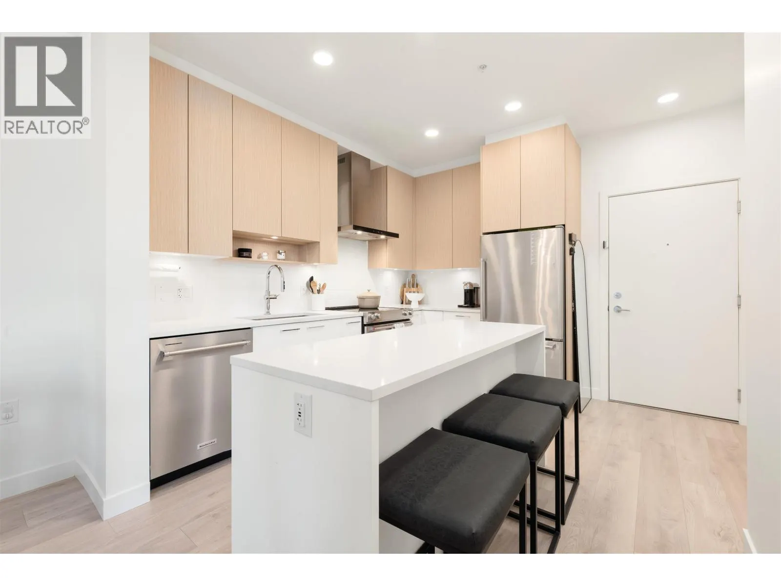 222 7588 16TH STREET