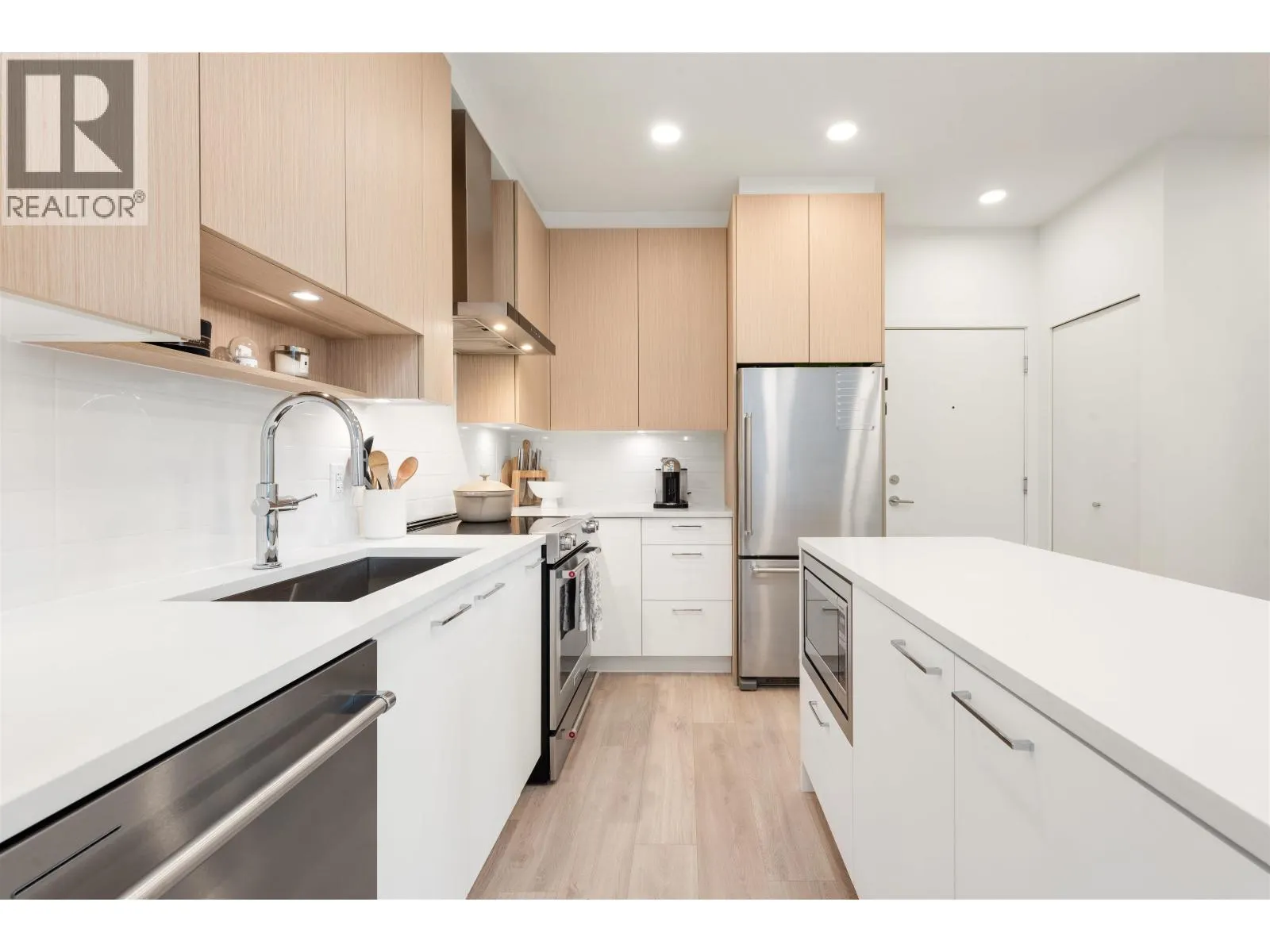 222 7588 16TH STREET