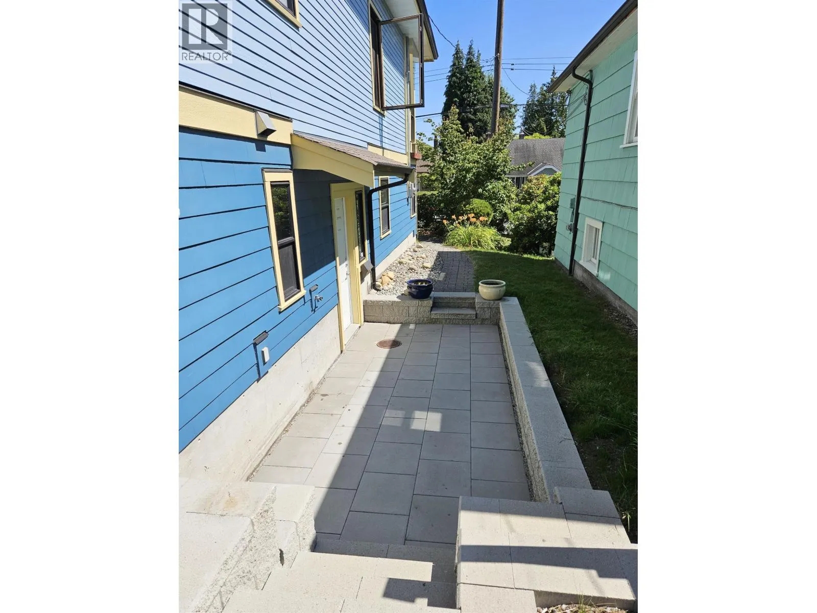 823 EDINBURGH STREET