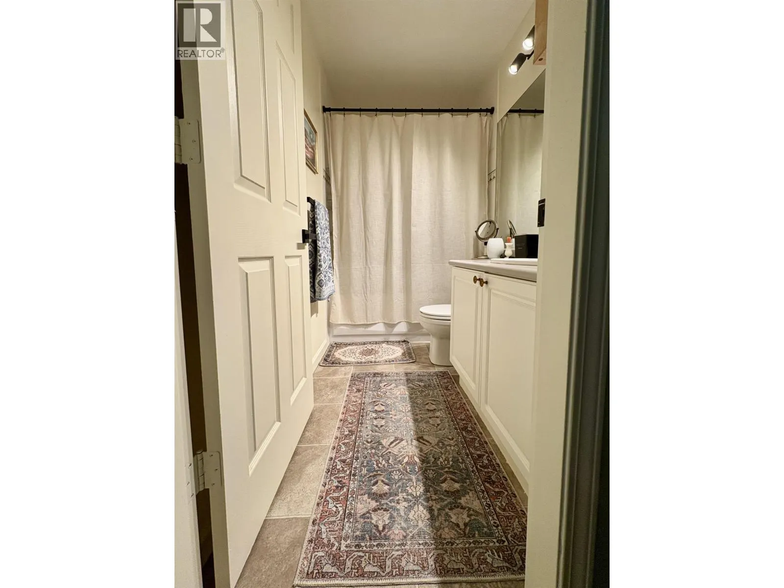 315 630 ROCHE POINT DRIVE