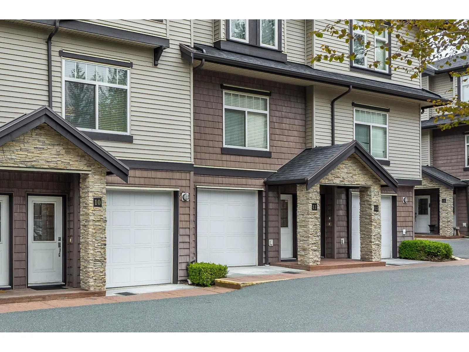 10 2950 LEFEUVRE ROAD