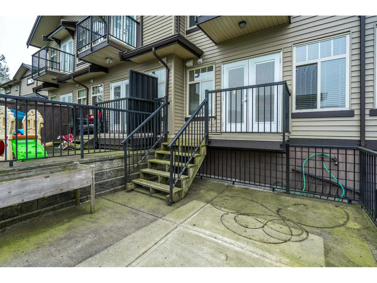 10 2950 LEFEUVRE ROAD