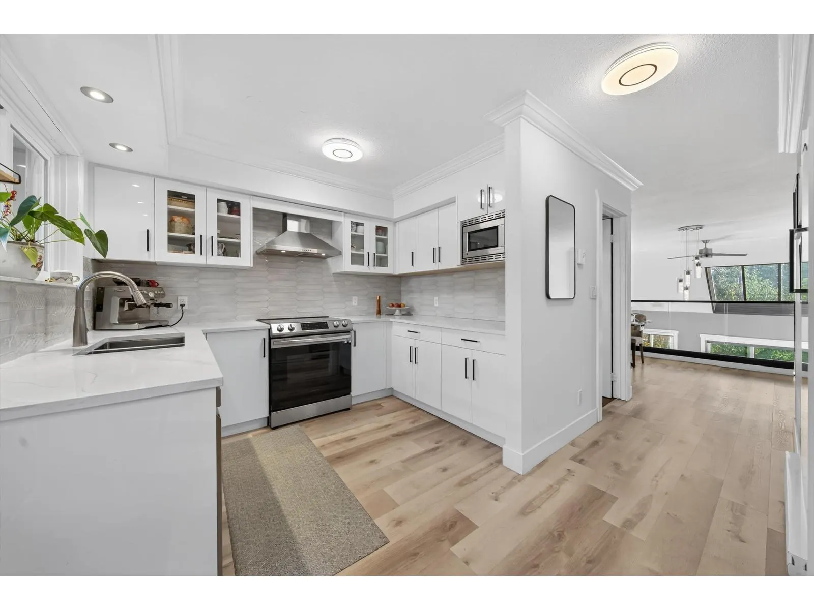 11 15971 MARINE DRIVE