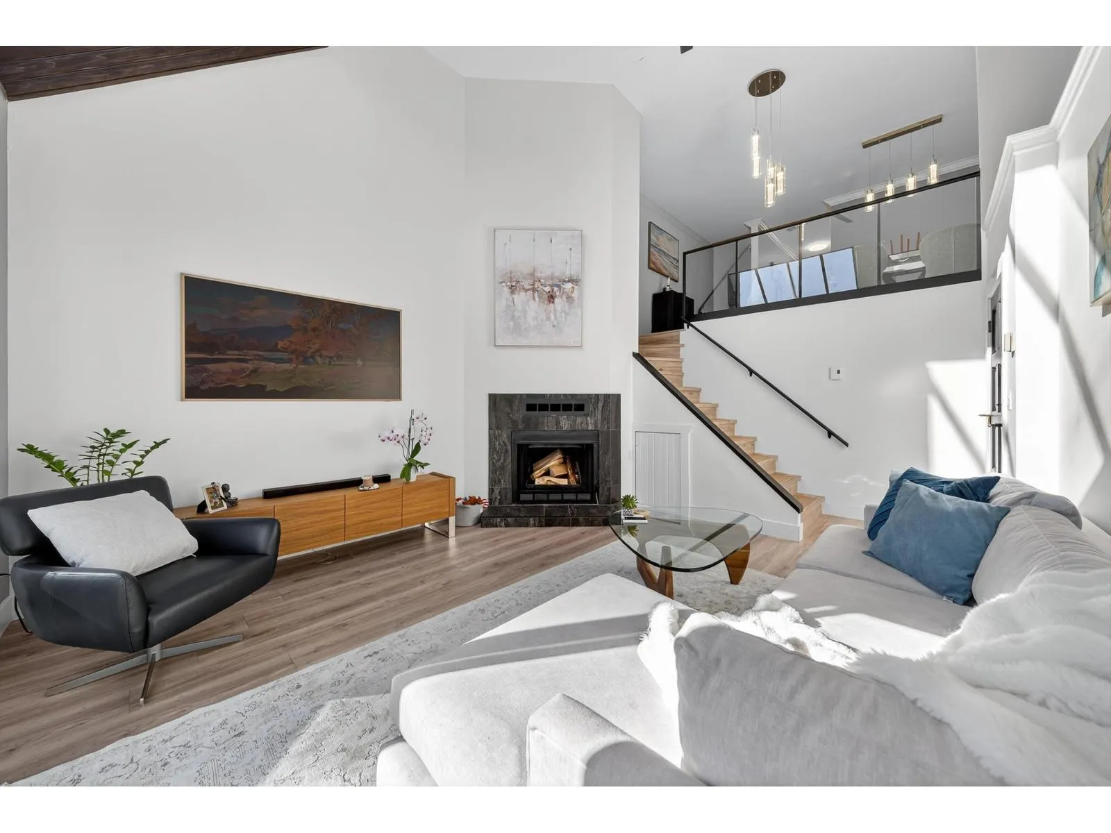 11 15971 MARINE DRIVE