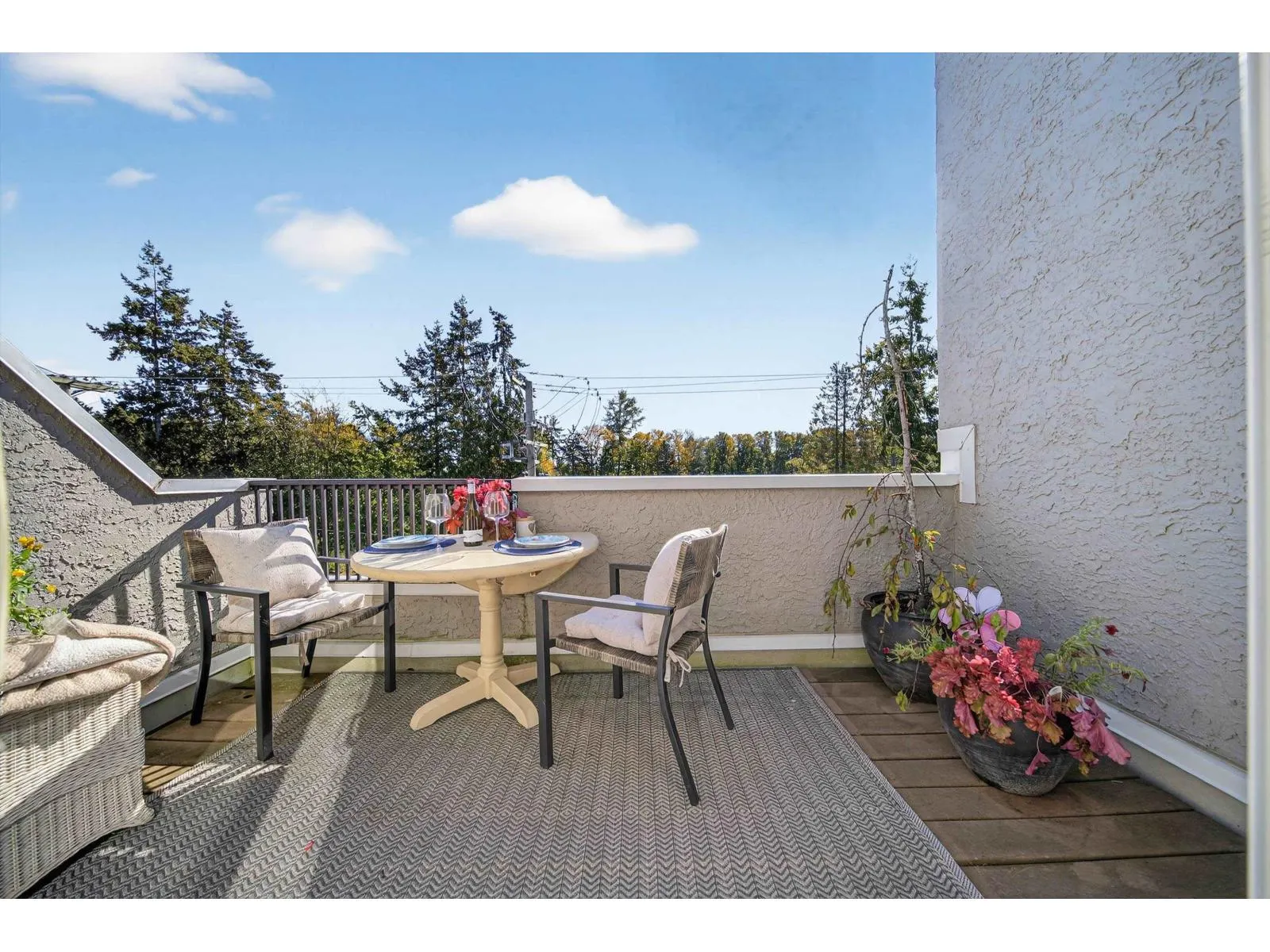 11 15971 MARINE DRIVE