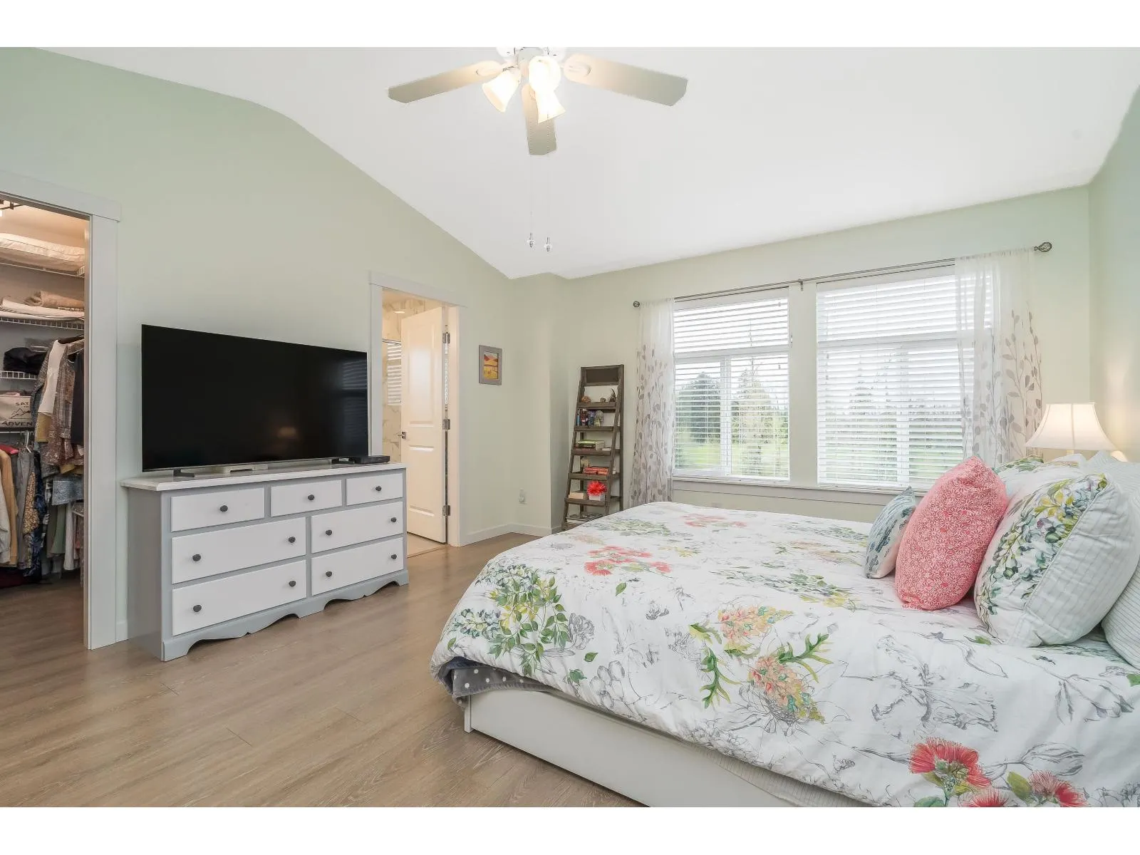 30 15717 MOUNTAIN VIEW DRIVE