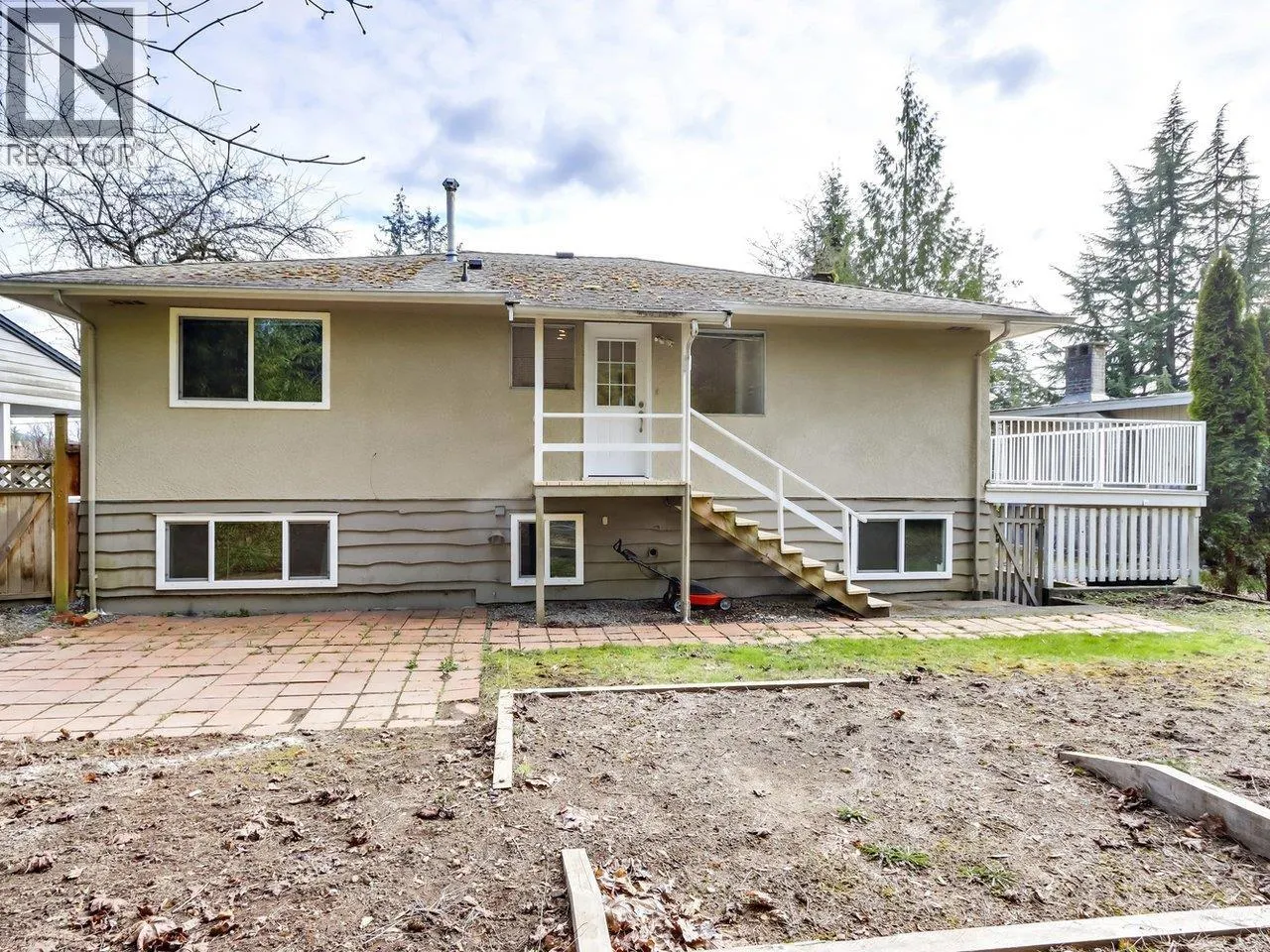 2984 PLYMOUTH DRIVE