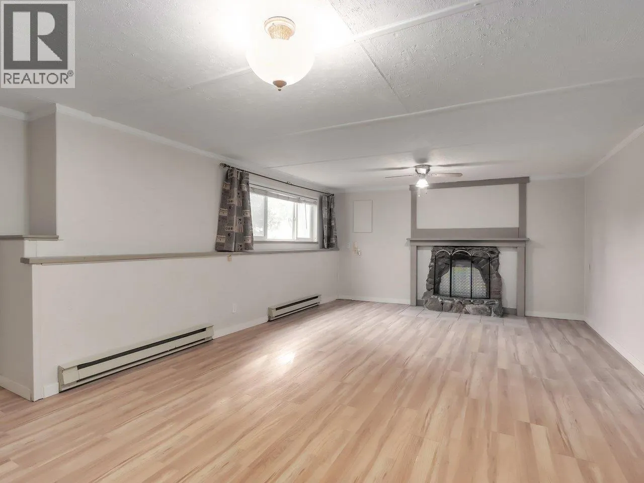 2984 PLYMOUTH DRIVE