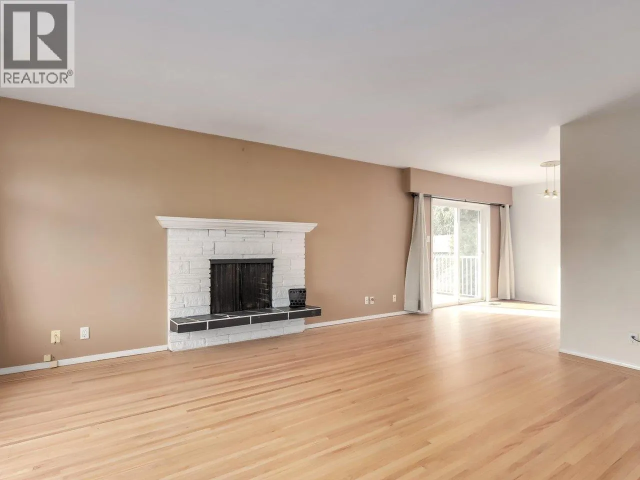 2984 PLYMOUTH DRIVE