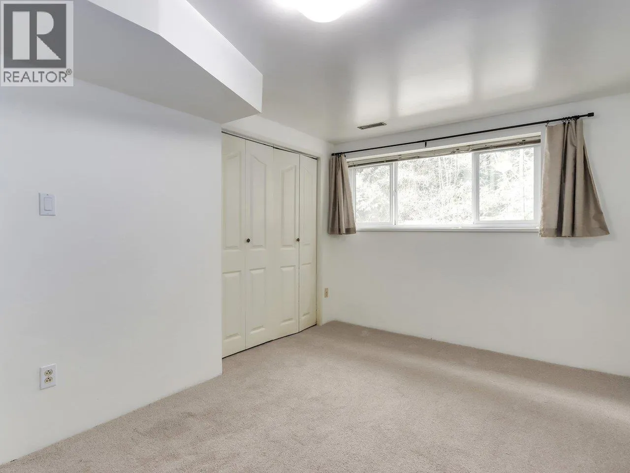 2984 PLYMOUTH DRIVE