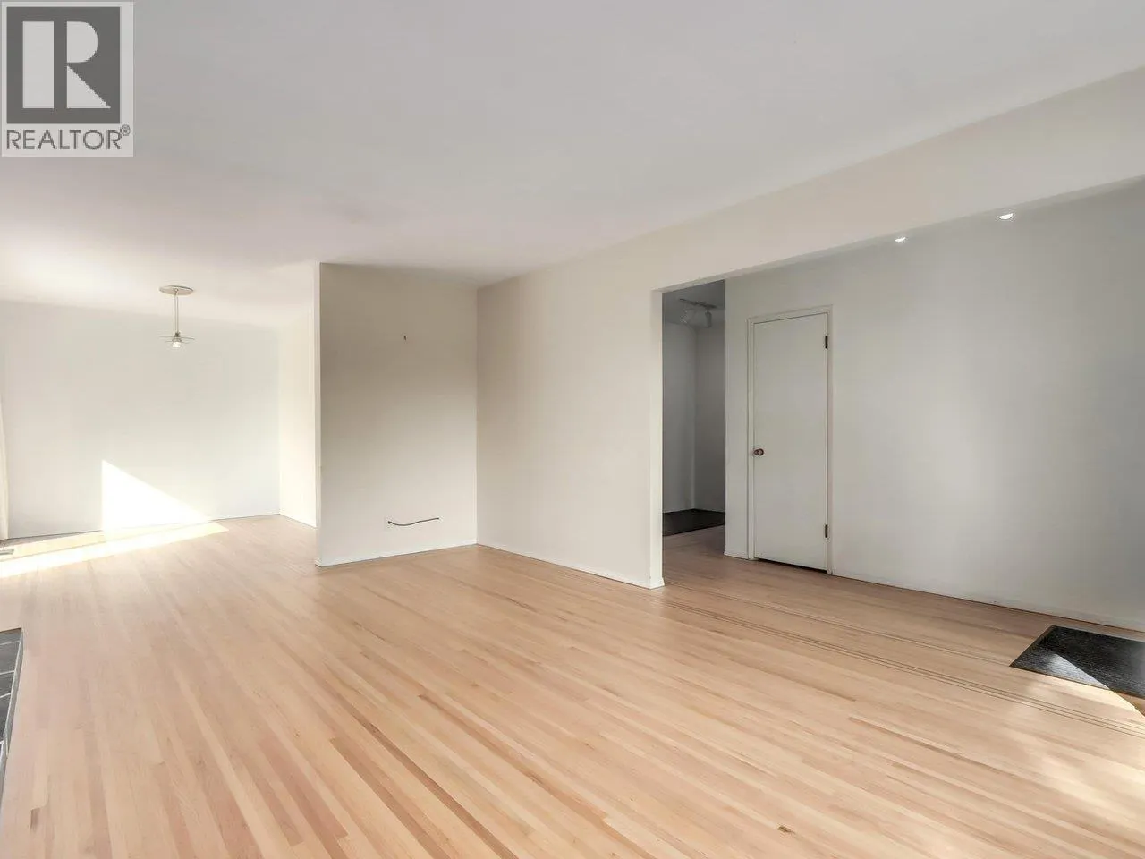 2984 PLYMOUTH DRIVE