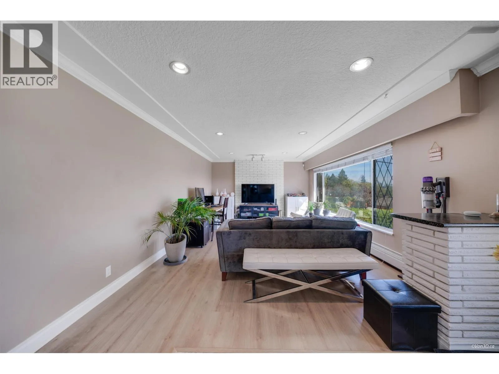 4599 SUNLAND PLACE