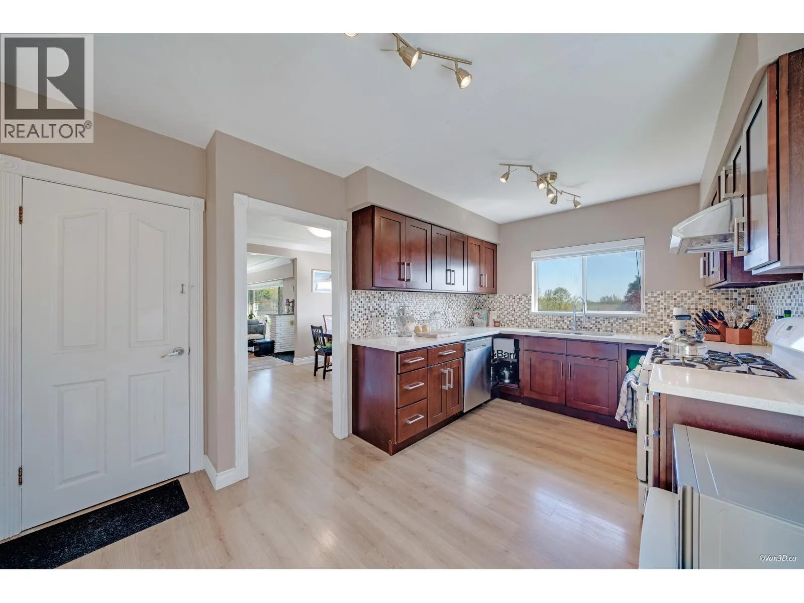 4599 SUNLAND PLACE
