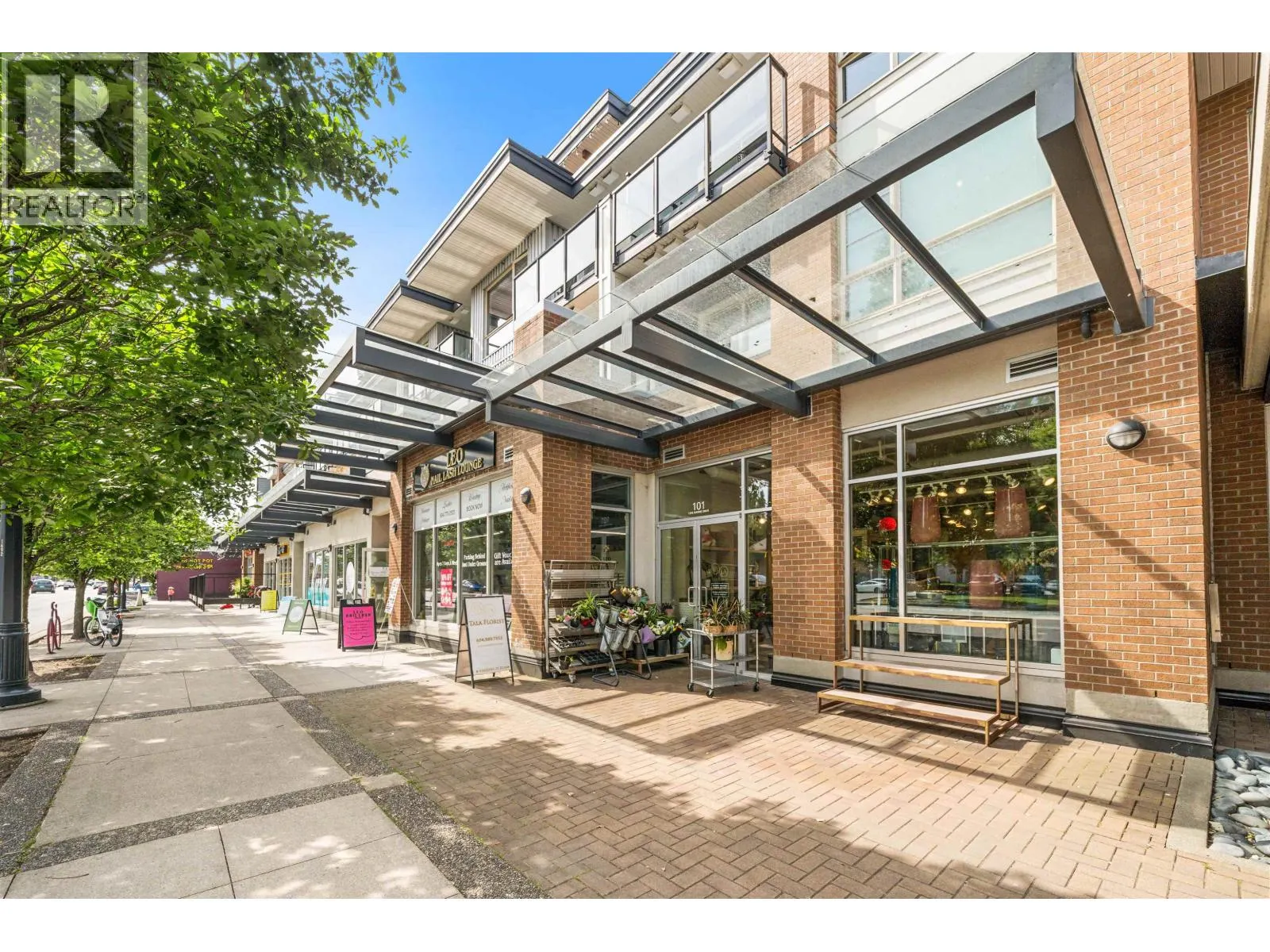215 1330 MARINE DRIVE