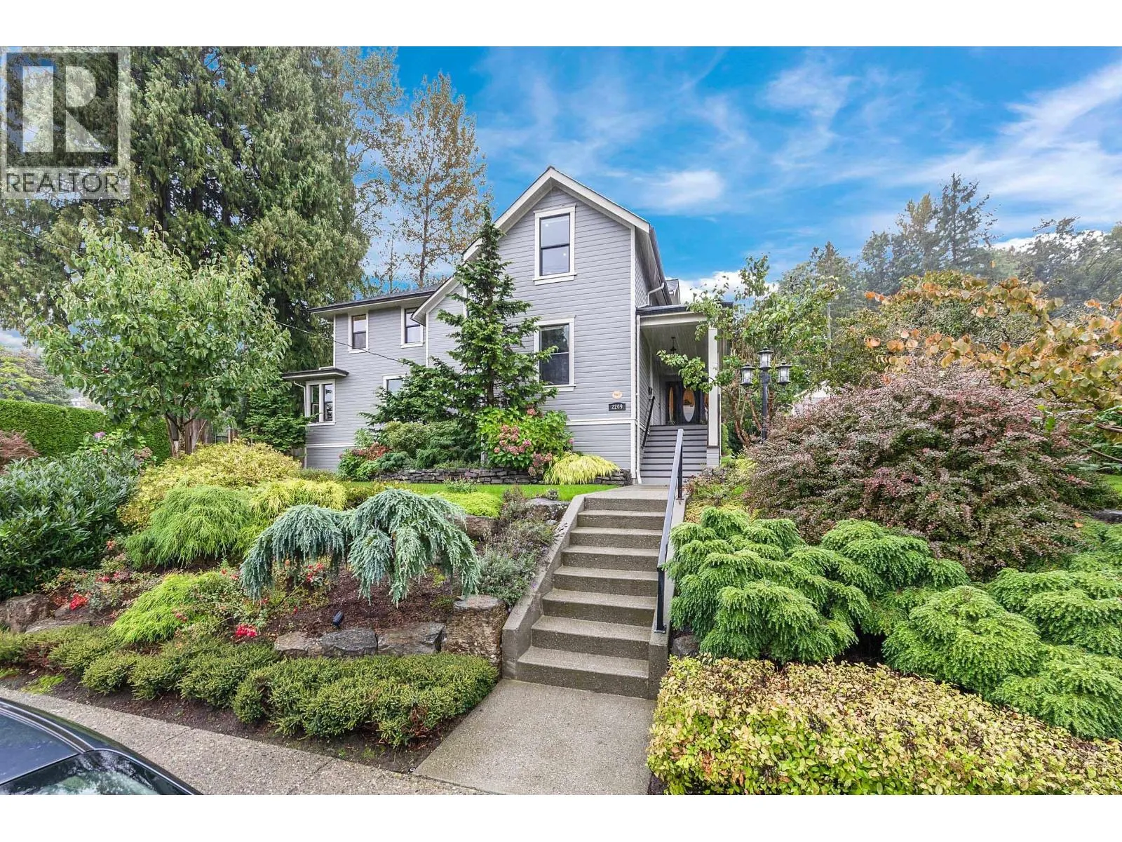2209 ST. GEORGE STREET