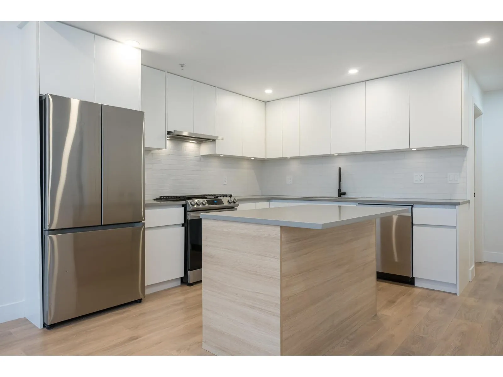 311 8496 120 STREET