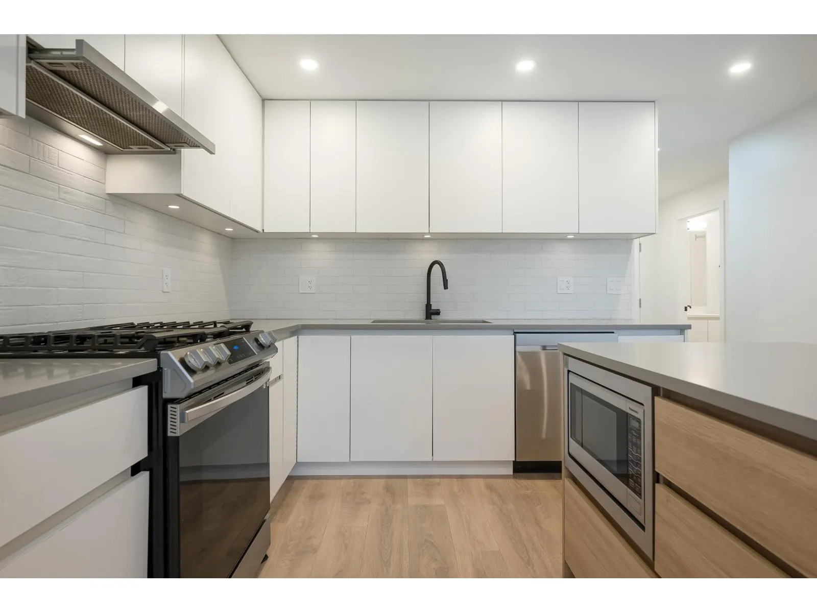 311 8496 120 STREET