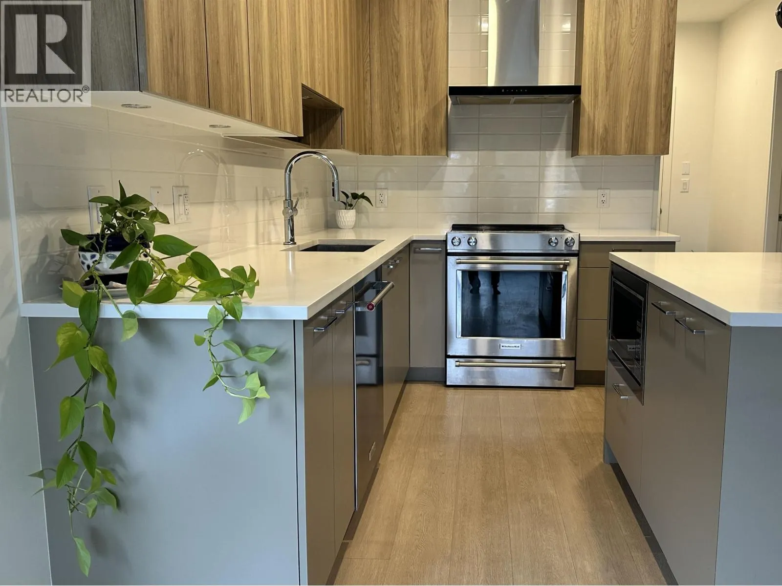 523 7599 15TH STREET