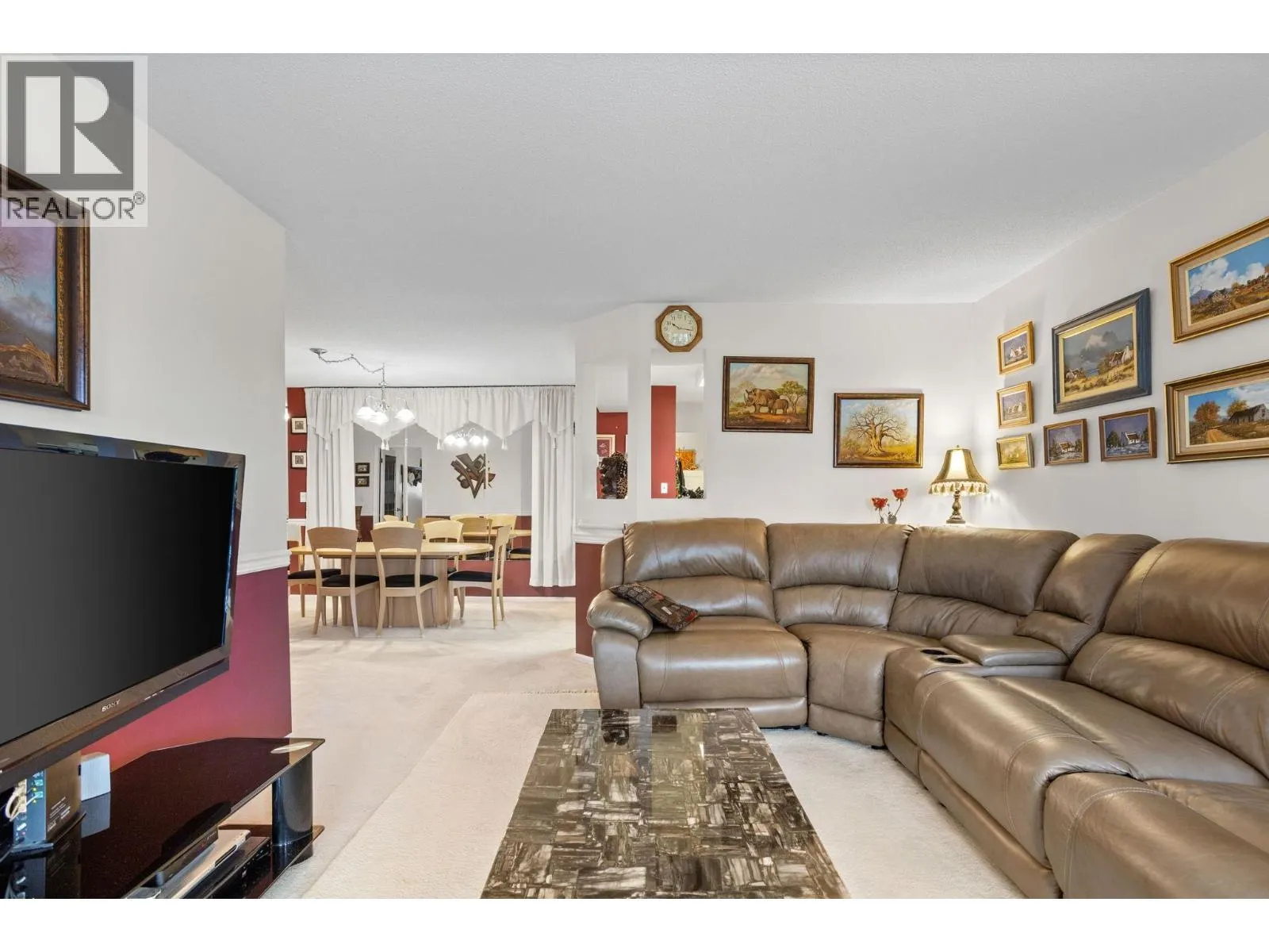 301 106 W KINGS ROAD