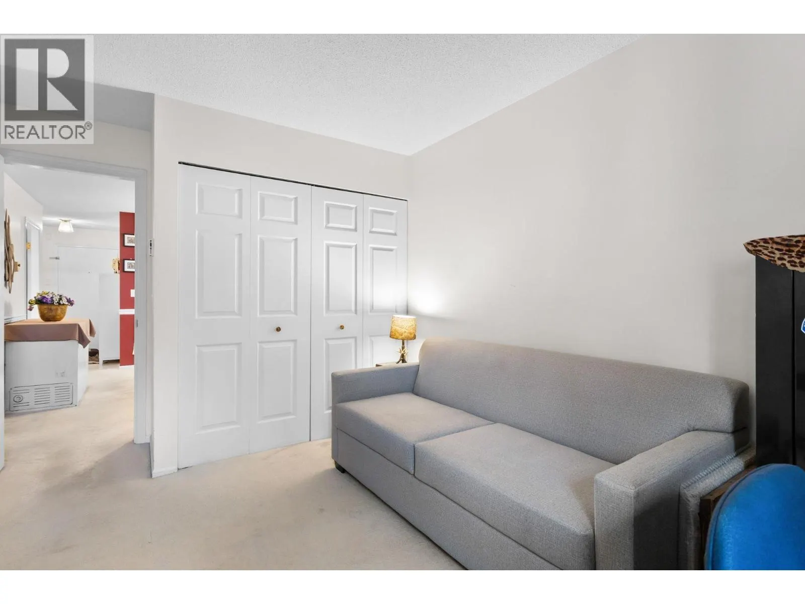 301 106 W KINGS ROAD