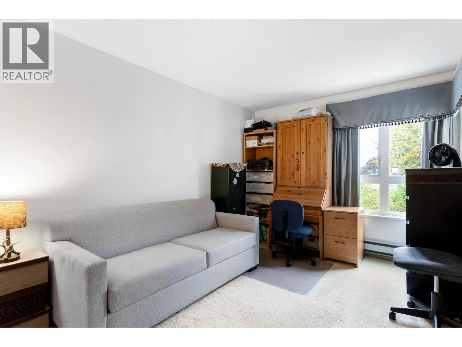 301 106 W KINGS ROAD