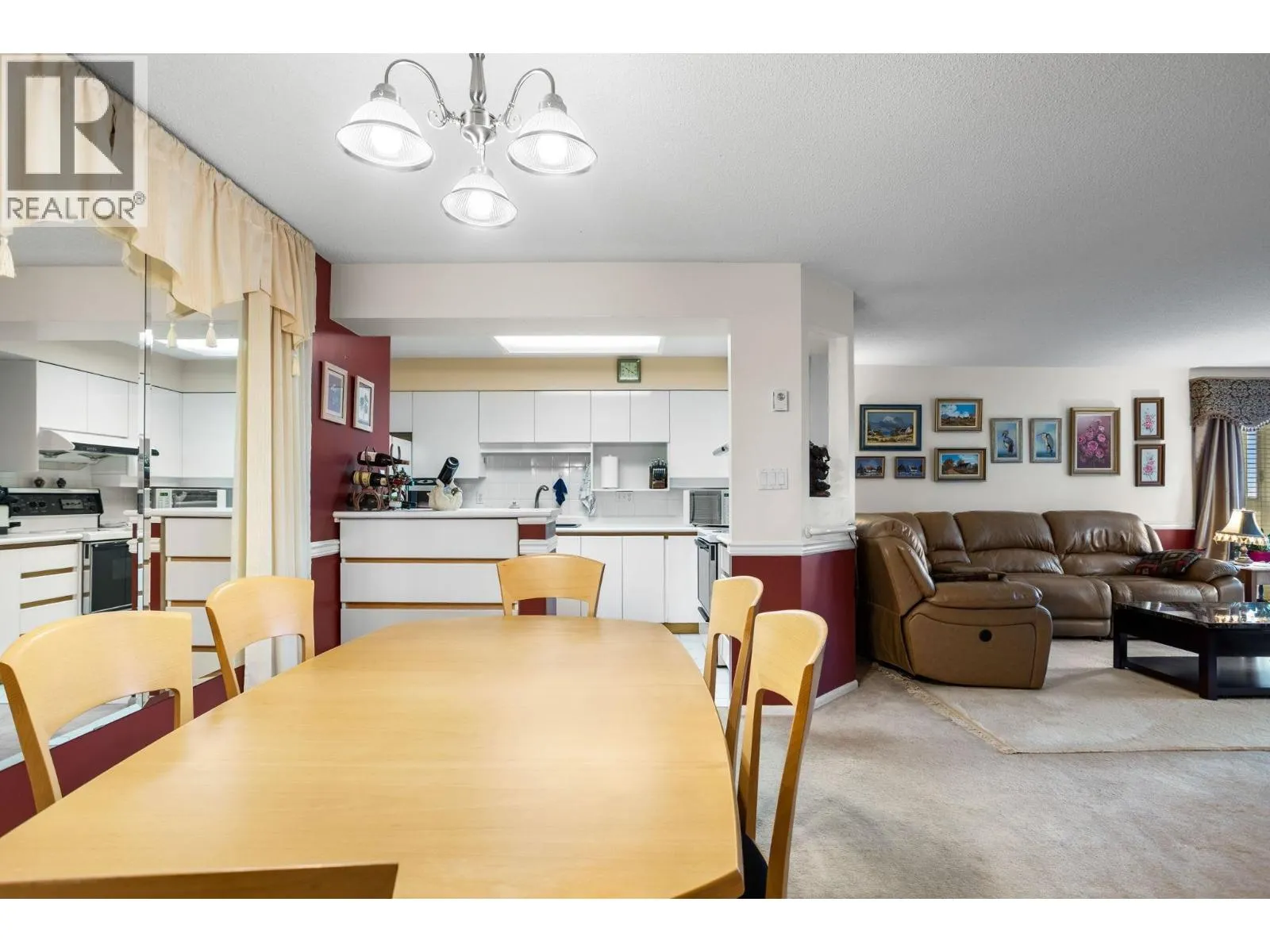 301 106 W KINGS ROAD