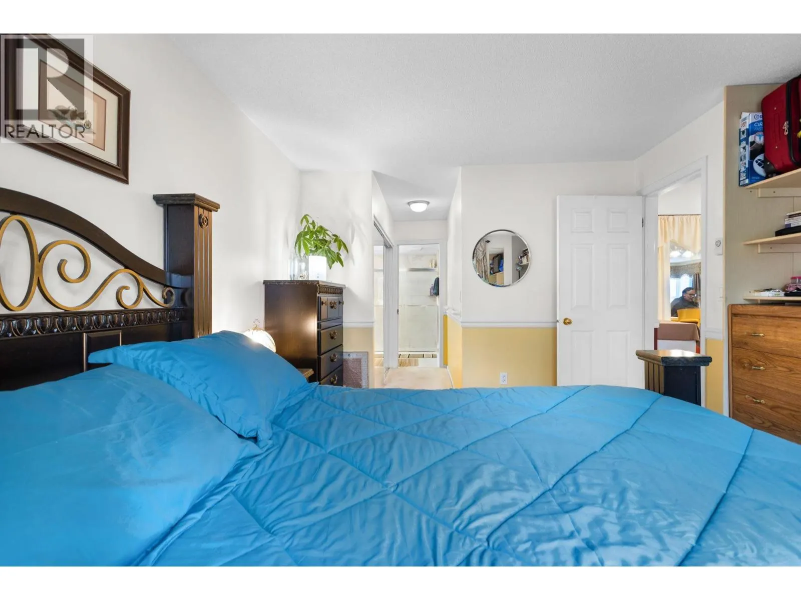 301 106 W KINGS ROAD
